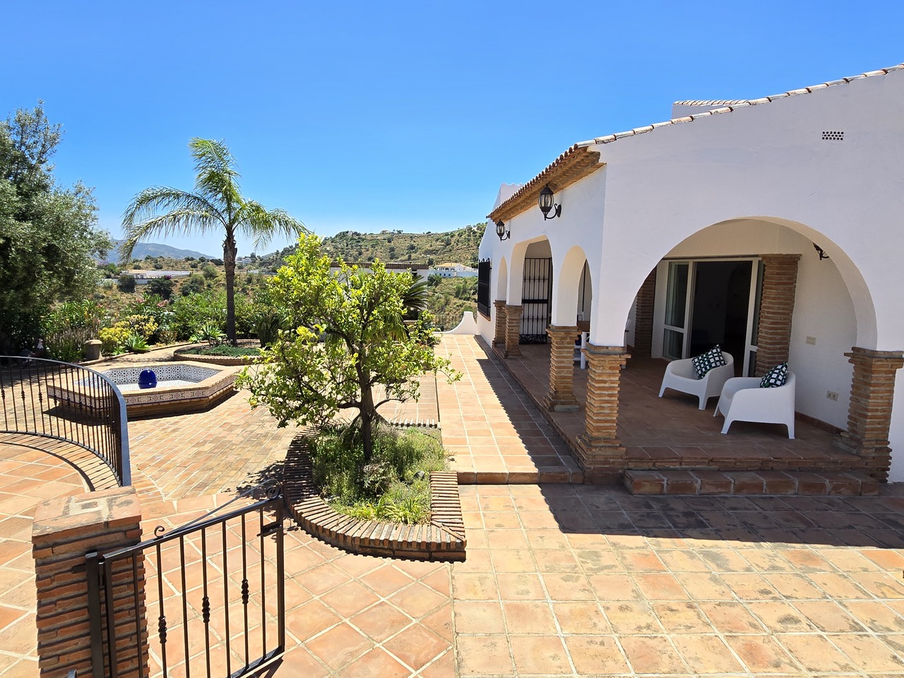 1362-villa-for-sale-in-vinuela-47184-large