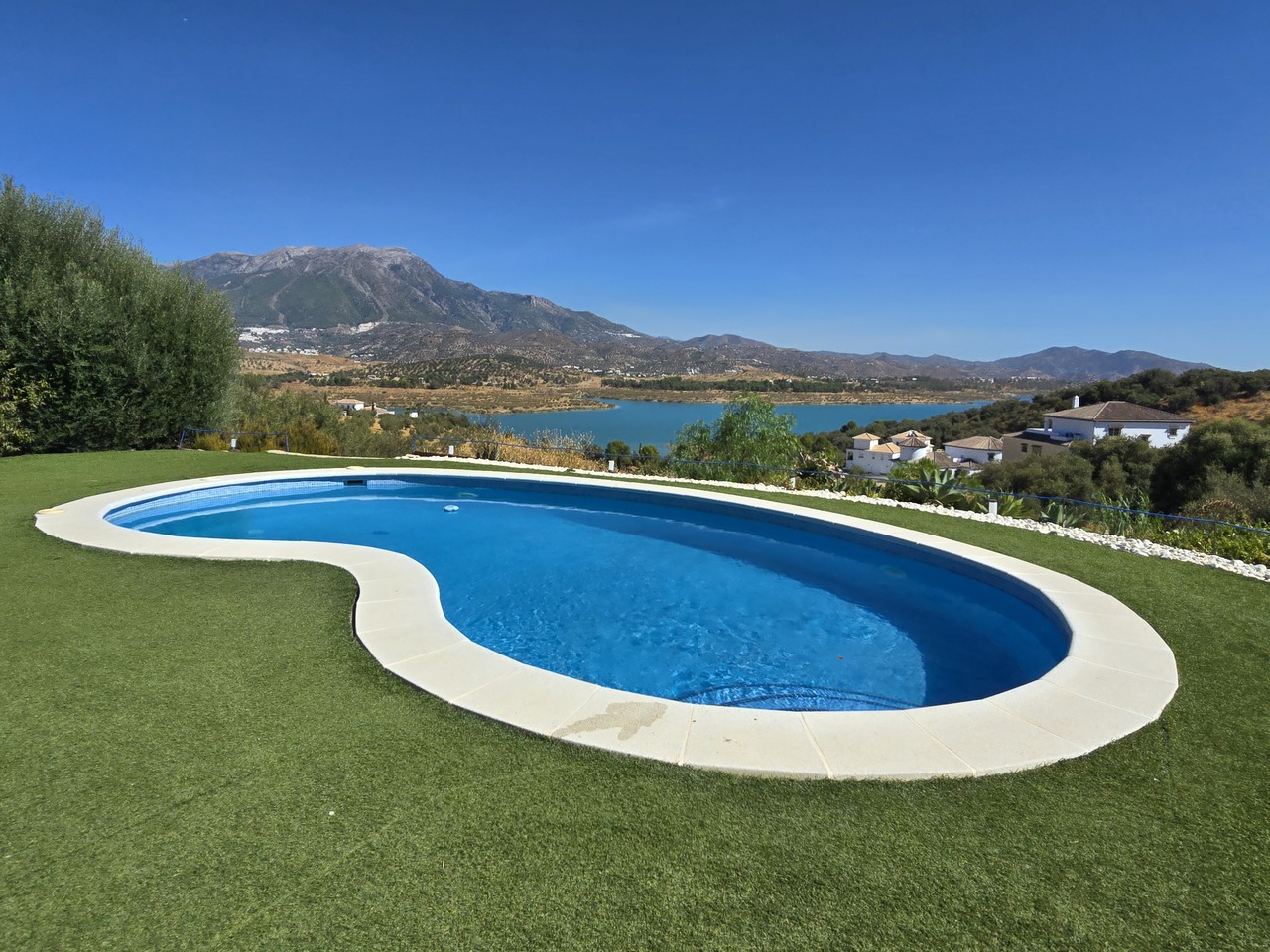 1388-villa-for-sale-in-vinuela-49381-large