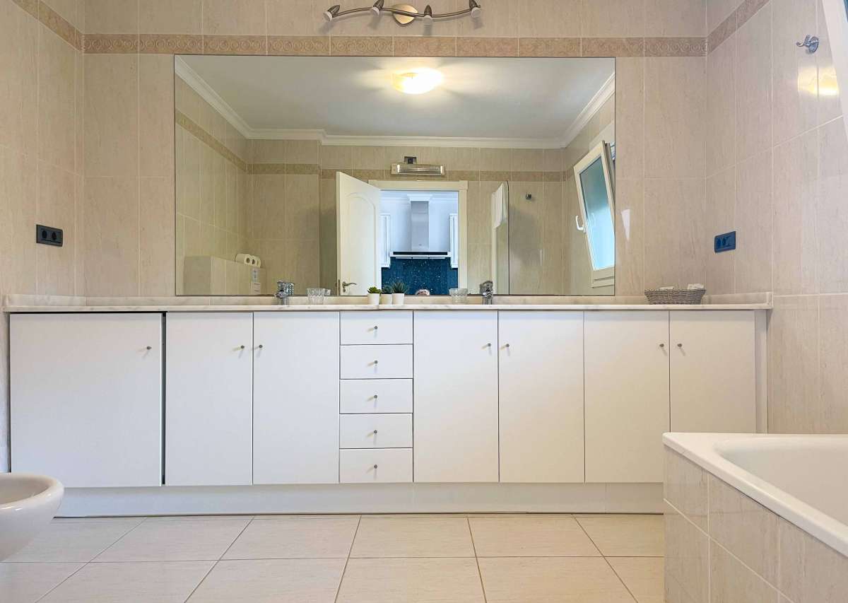 20240206124350000000_CAsa-Blanca-41