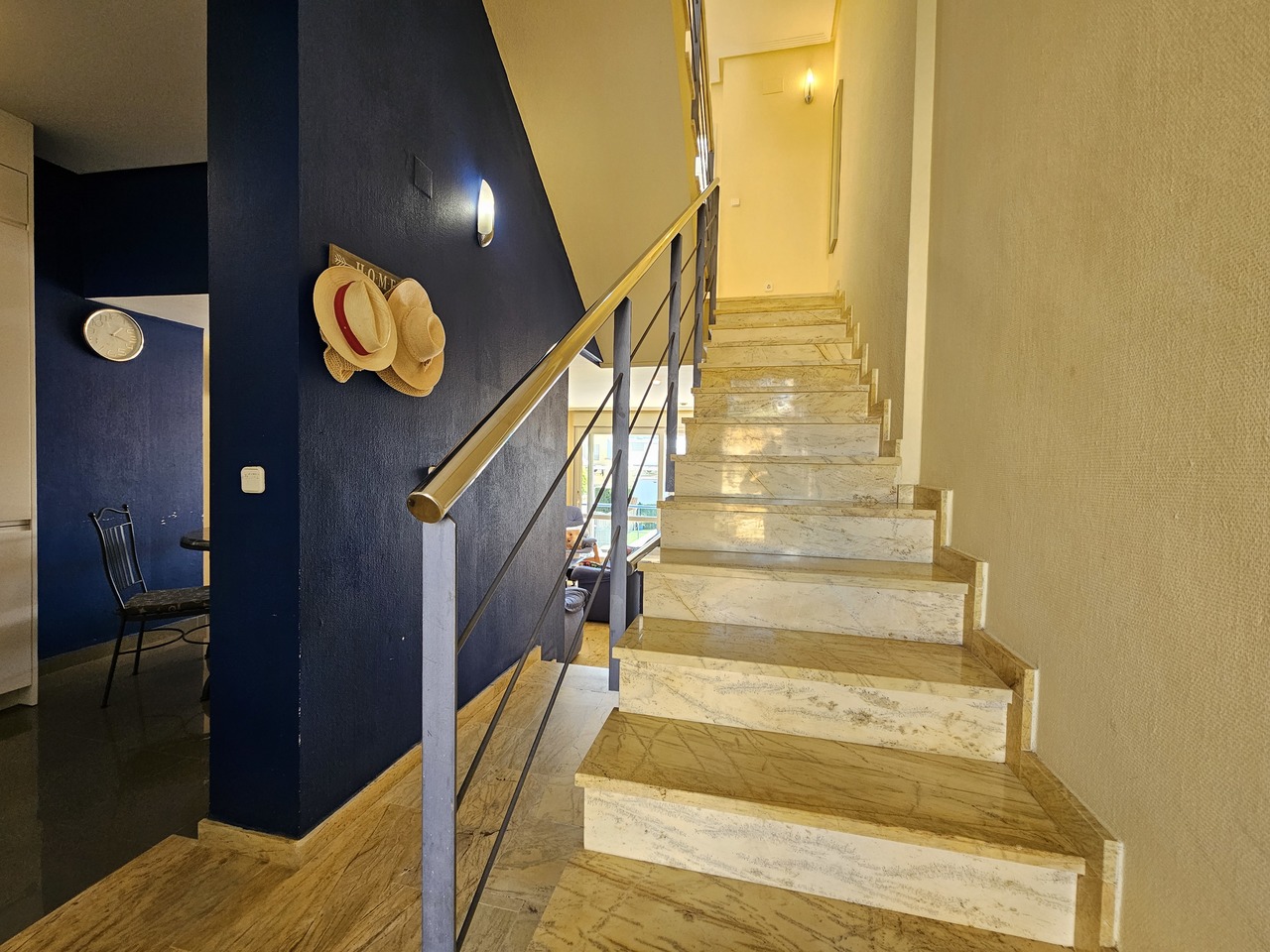 20250408_131739_xlarge