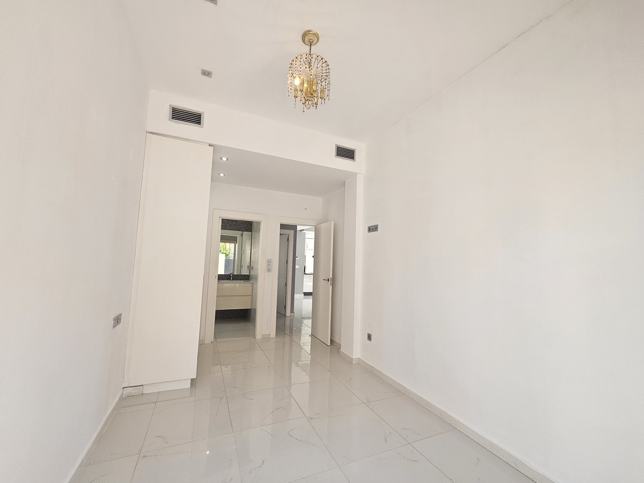 20250807_124207_xlarge