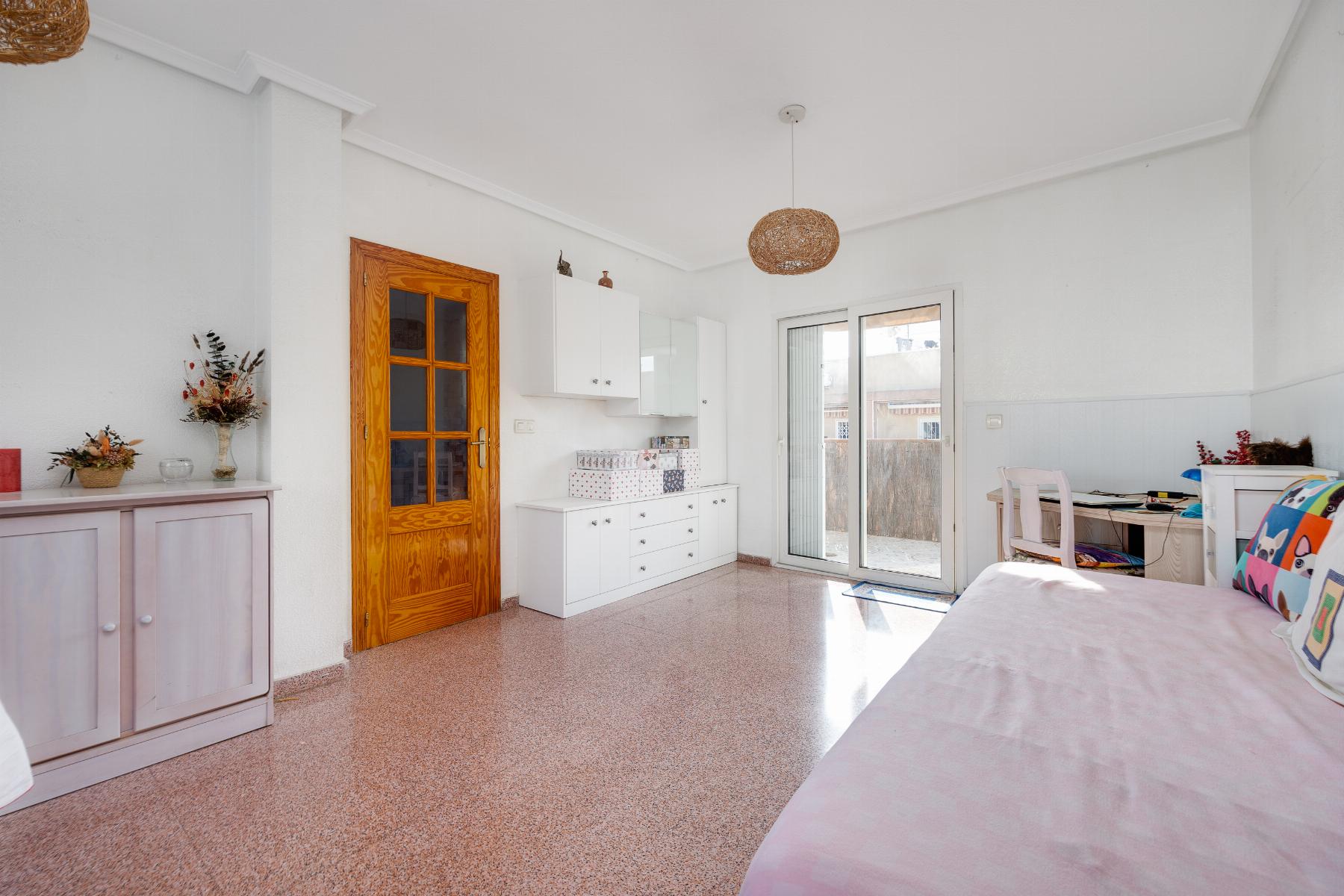 2203_o_1j80ma32m1q5atvi1n0v31b2p62b