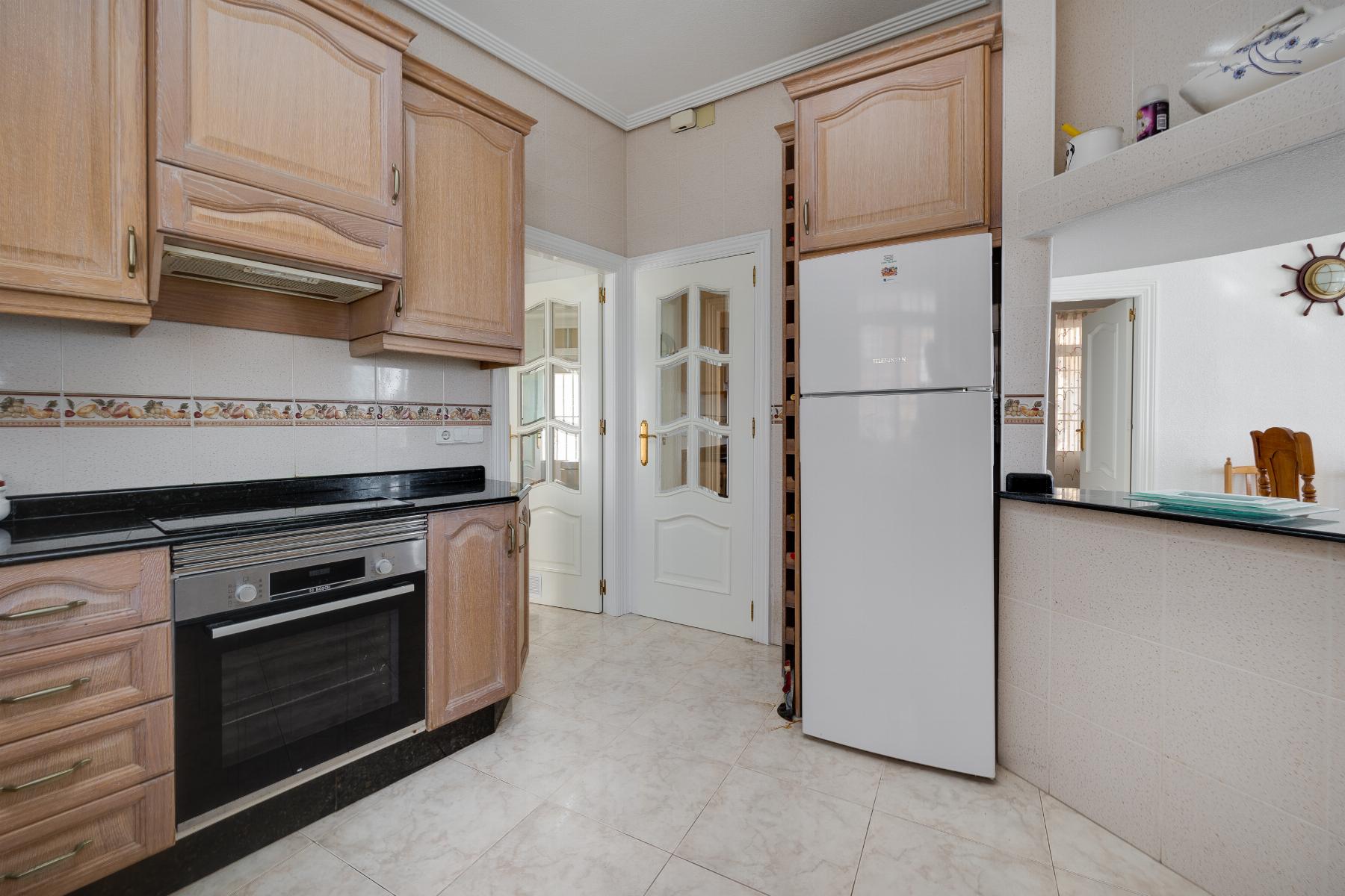 2204_o_1j83a77ct1kle1rqigvj1vrl9d52c