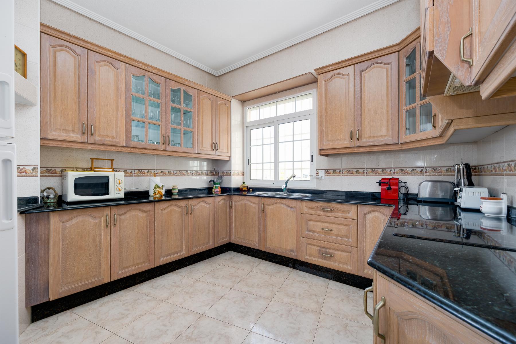 2204_o_1j83a77ctcgc11l617amflhn2u2a