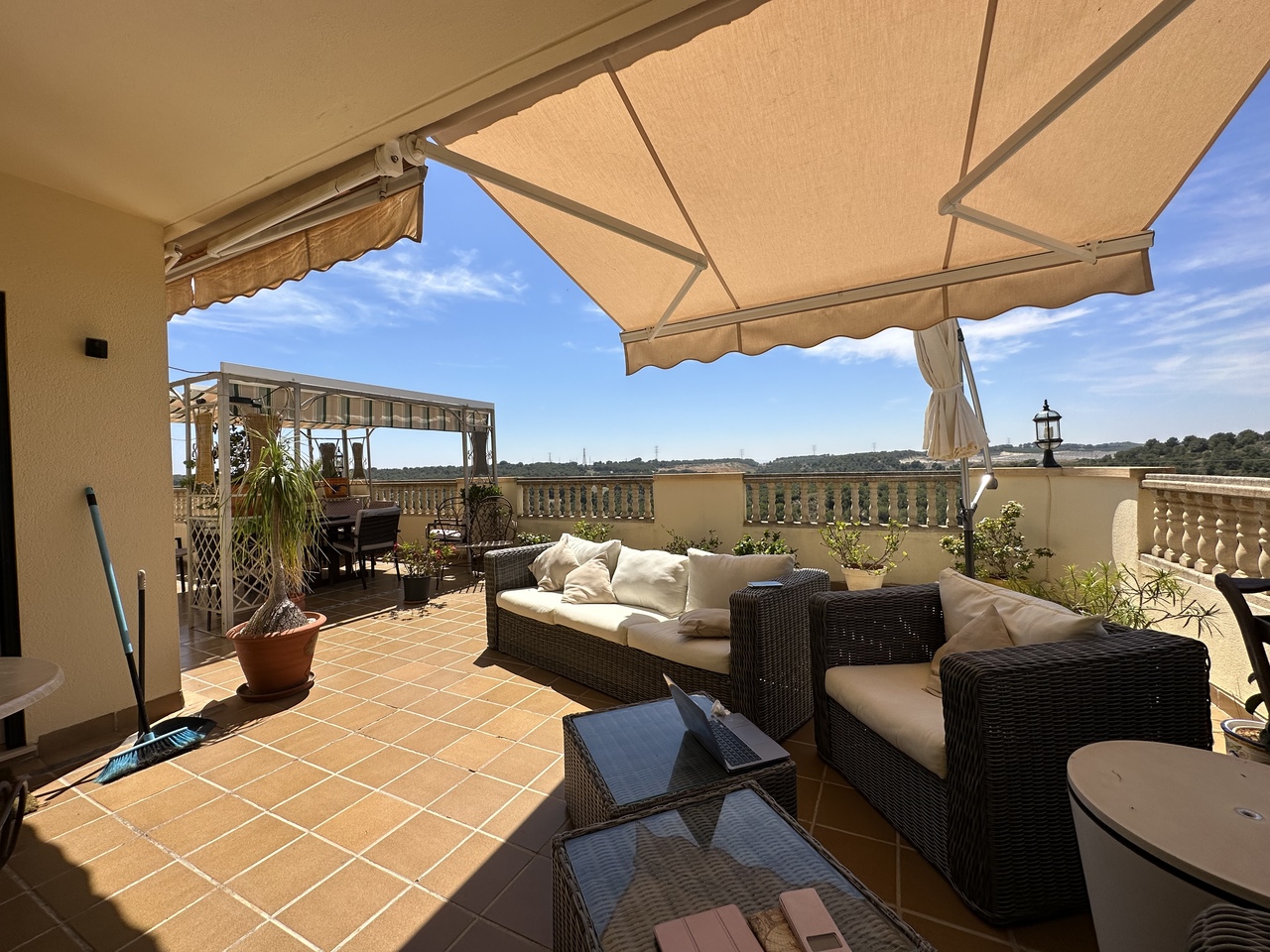 bf77edc689c0324d9a15_xlarge