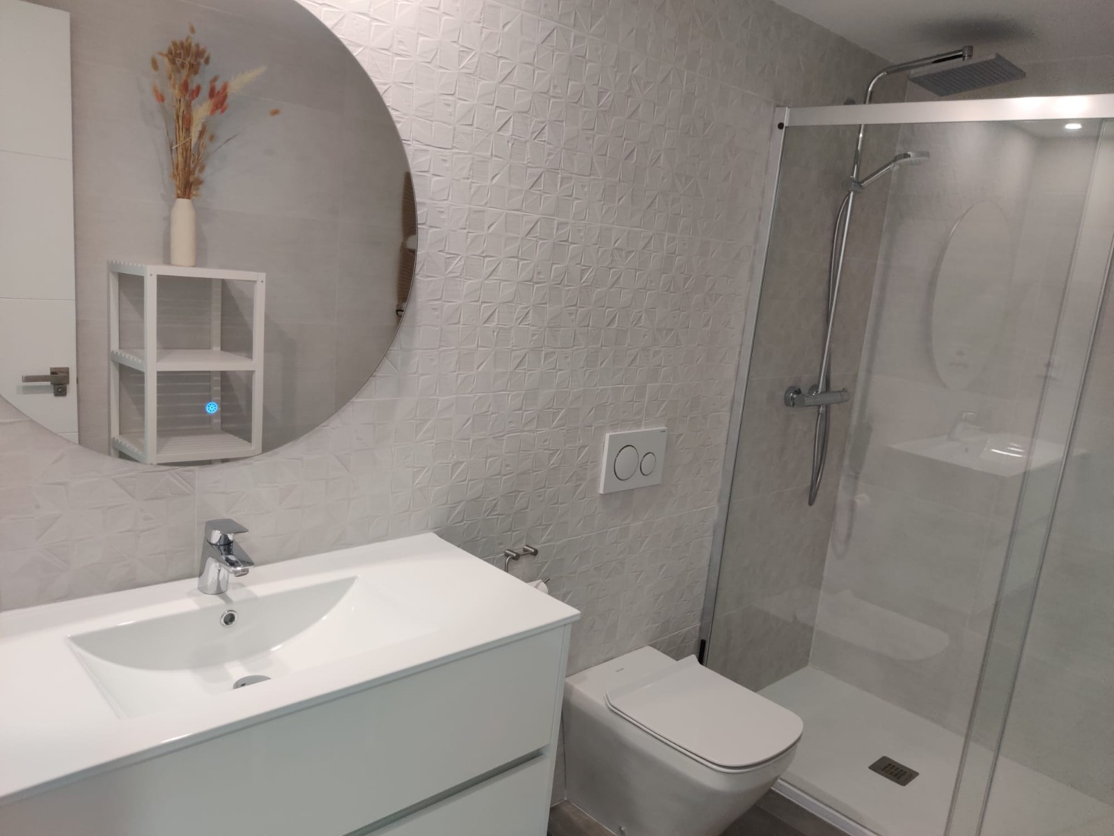 o_1h4gcrb5rh2j1q0vh421fgj1v583n