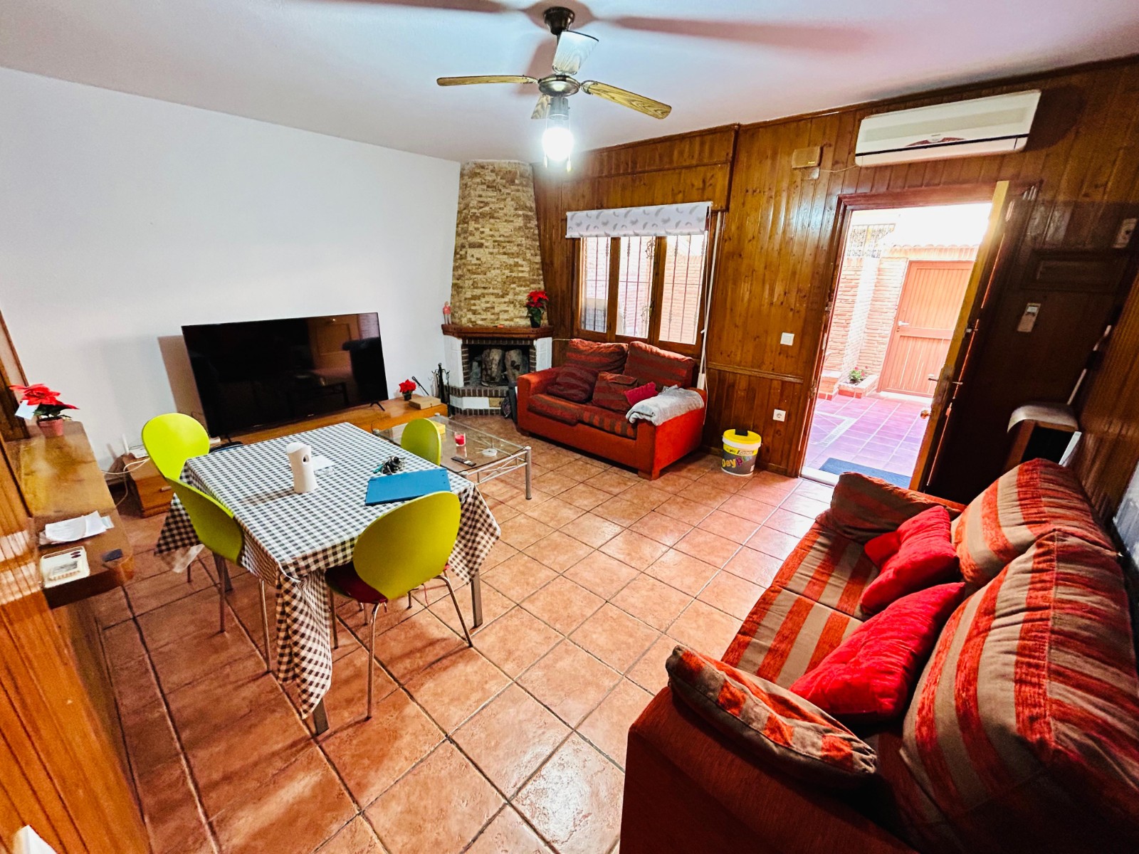 o_1hvekp9vch3k1hgomk14a517eq2u