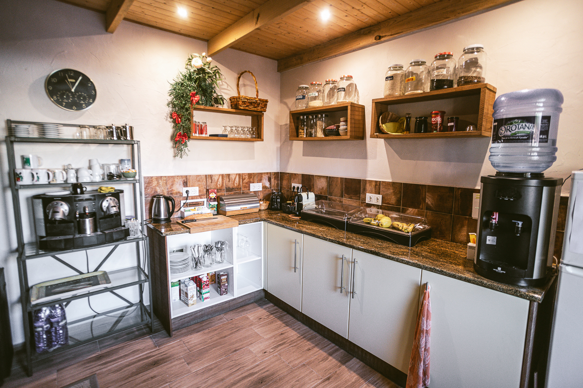 o_1igj7e5c3ofi1ir01bknijrn3b5t