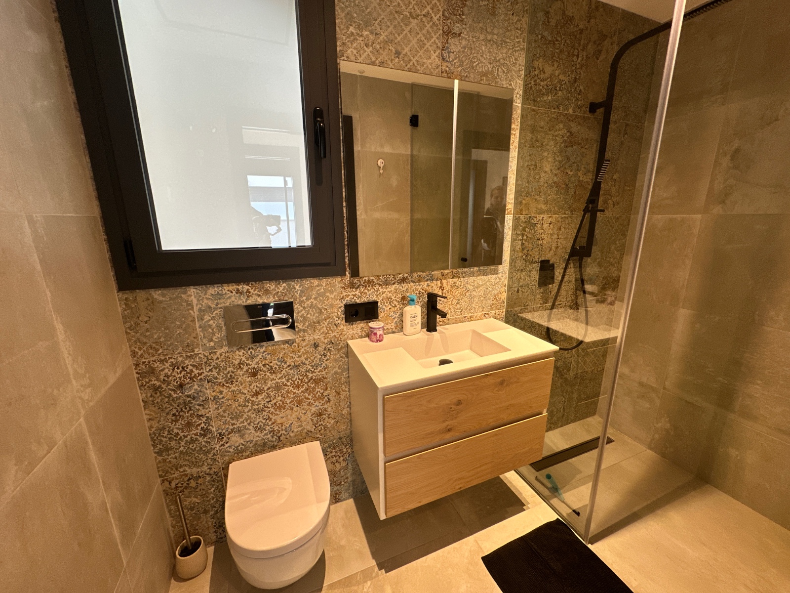 o_1ih5bepit14jr16an22n1p0a10rc26