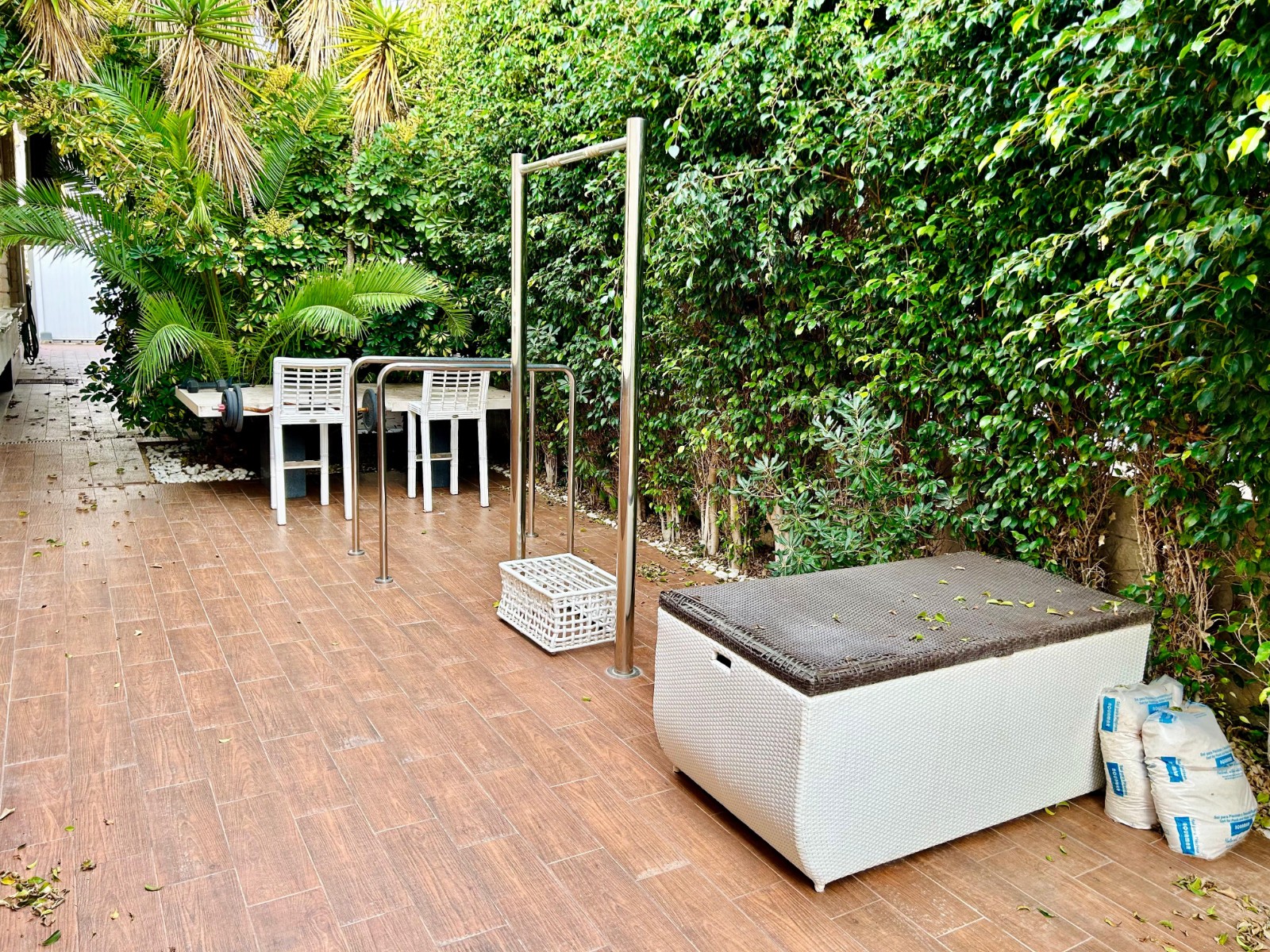 o_1ii9i8u70rq23bl1hkem641bei7d