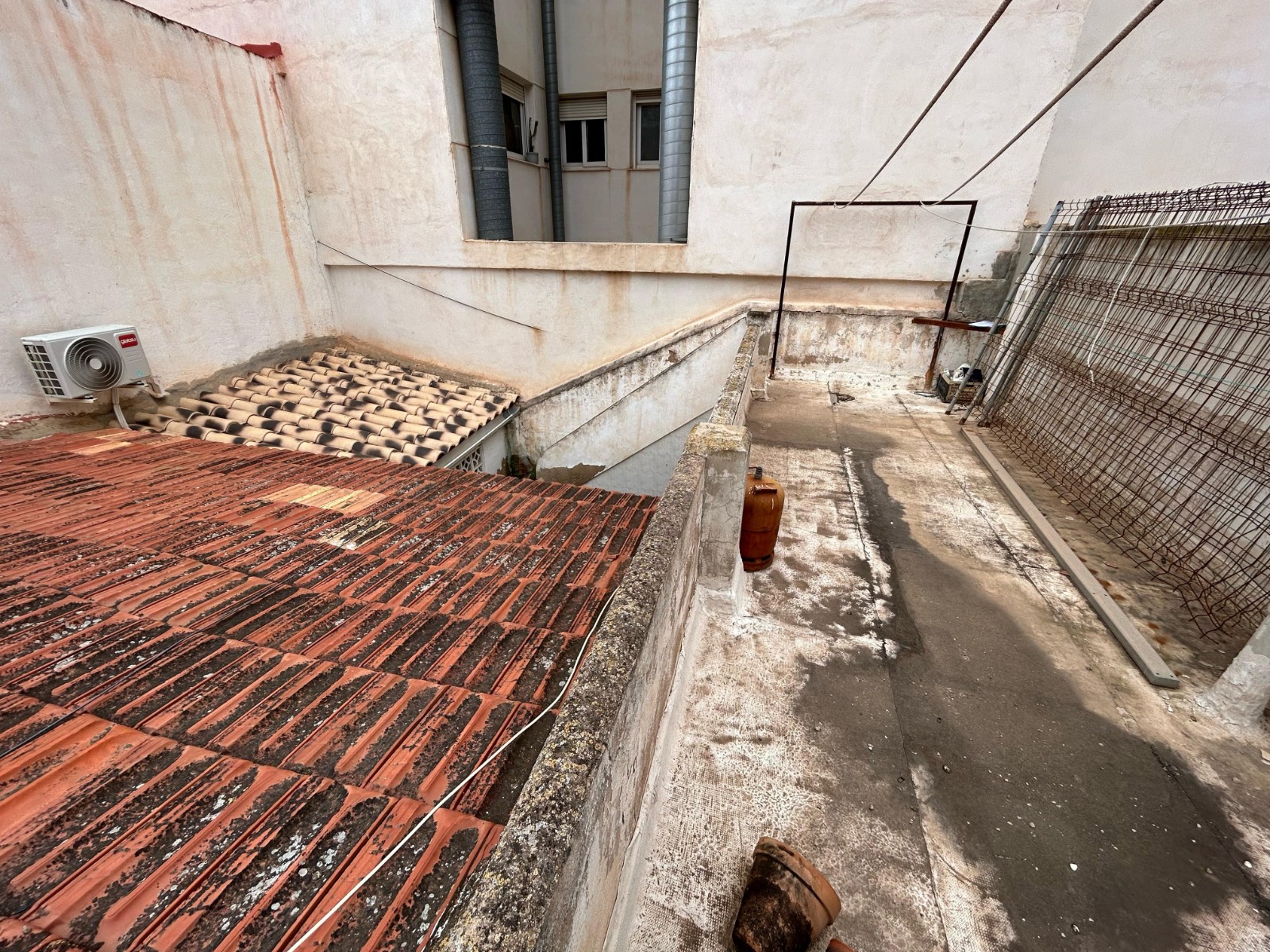 o_1iq0qo9n1h2tq6v1qsv1s8gtf03e