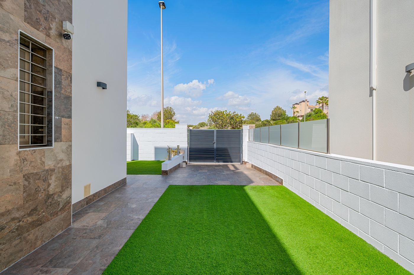 o_1ird0088ihq21u3g1sse2dgd1a2v