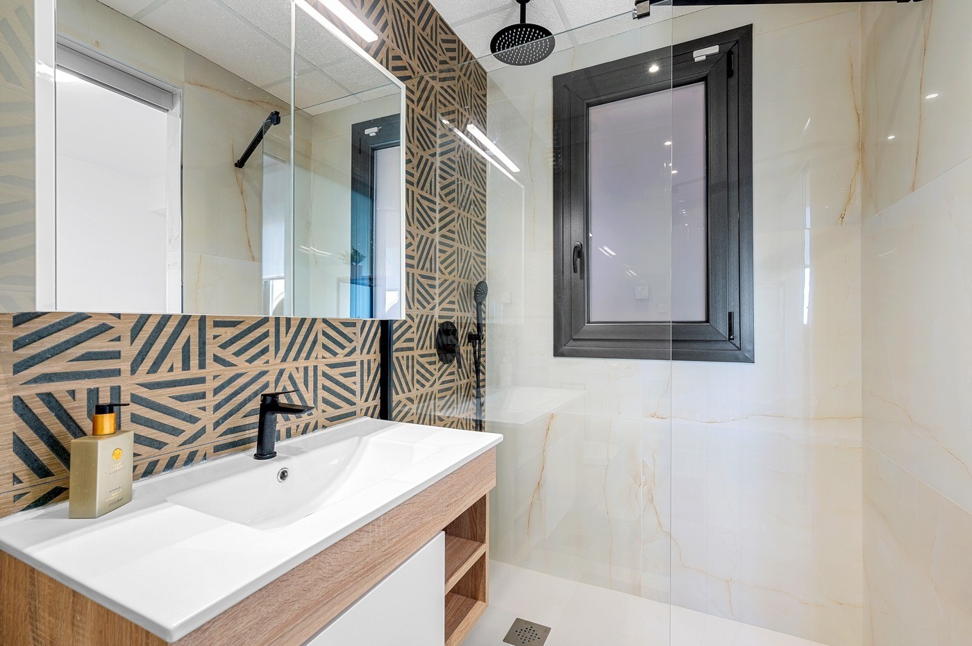 o_1itk5lb1fi7kc5k1s2b7ck1fth3a