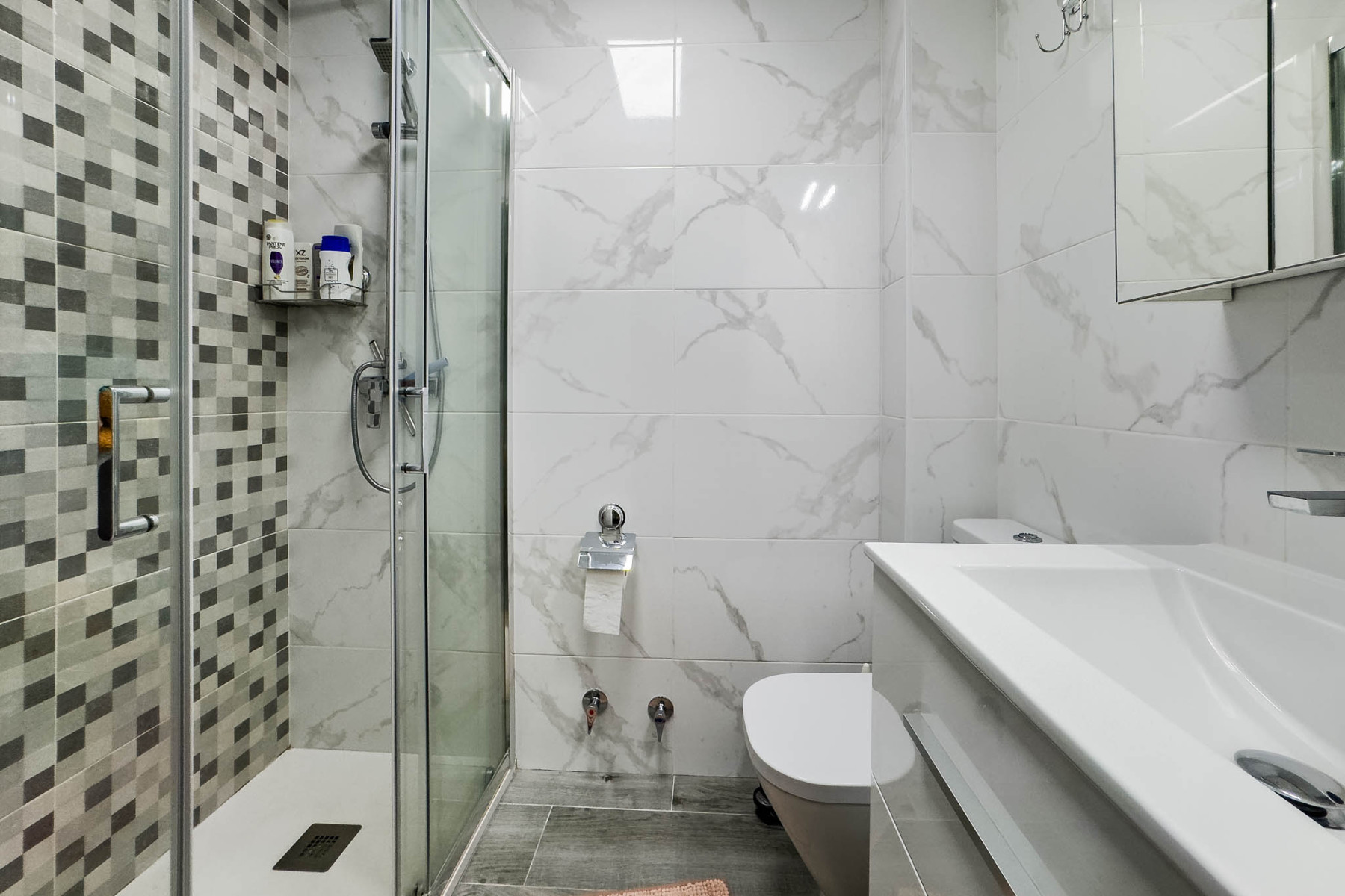 o_1iturnv8718cp1ciqb5l94k1ka32g