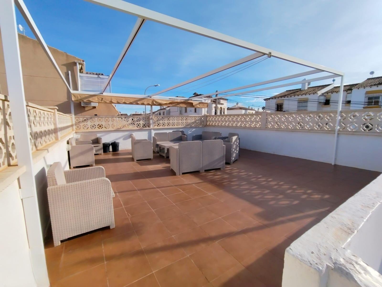 o_1iuvucehq15lf7fh7d170vcg32i