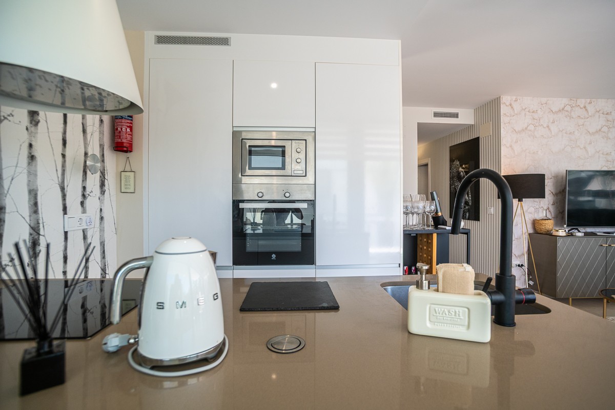 o_1iv2rin3u1b50mo11gnift86a13d