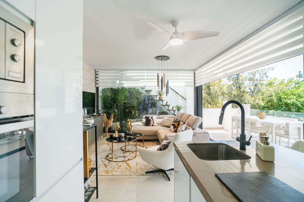 o_1iv2rin3uv9g11d411lr243k733j