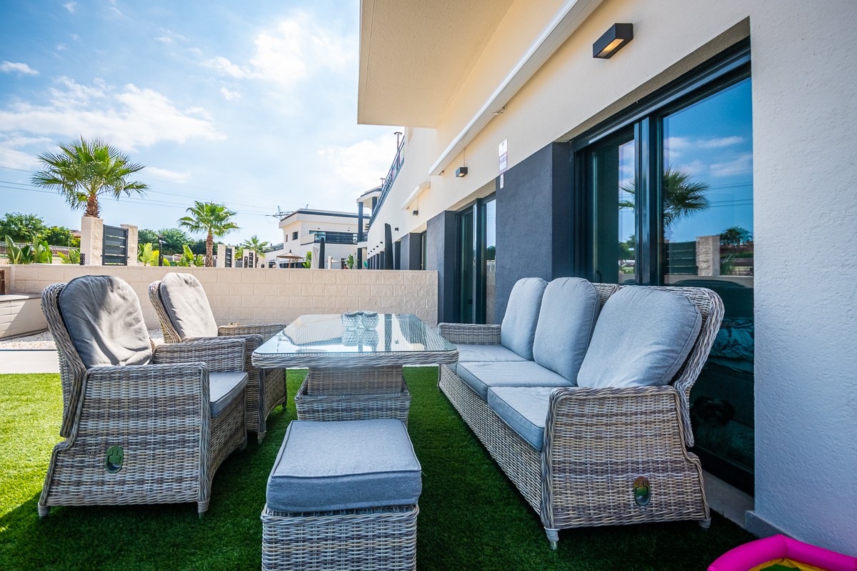 o_1j6kuvb1b1f86g5o1dm11sdos0m2p