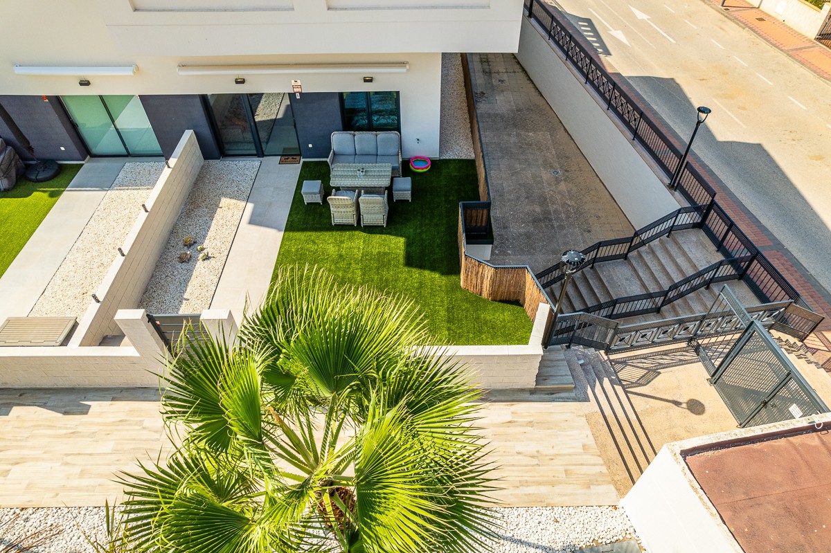 o_1j6kuvb1b1fosqlf4jqqa5b4p26