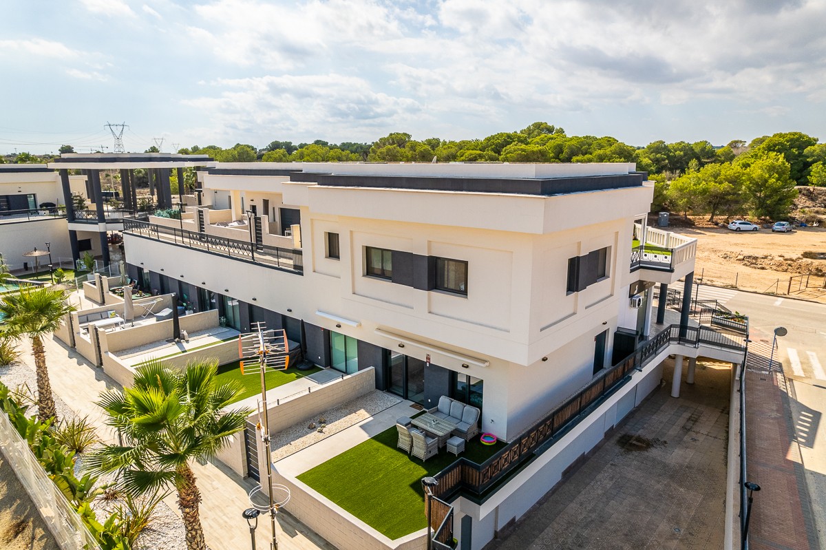 o_1j6kuvb1b1l5m1lml1v2h1n94ihd25