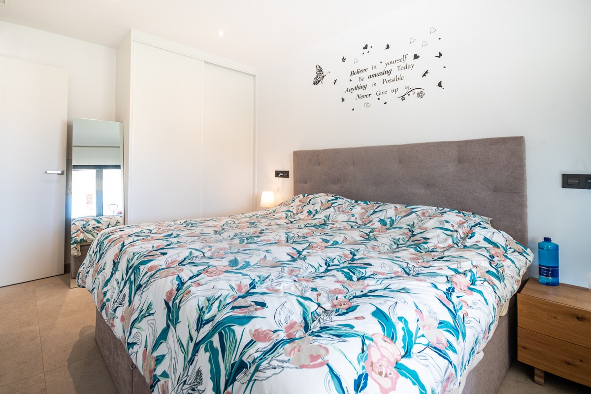 o_1j6kuvb1bg271sqp1a1225kbr22m