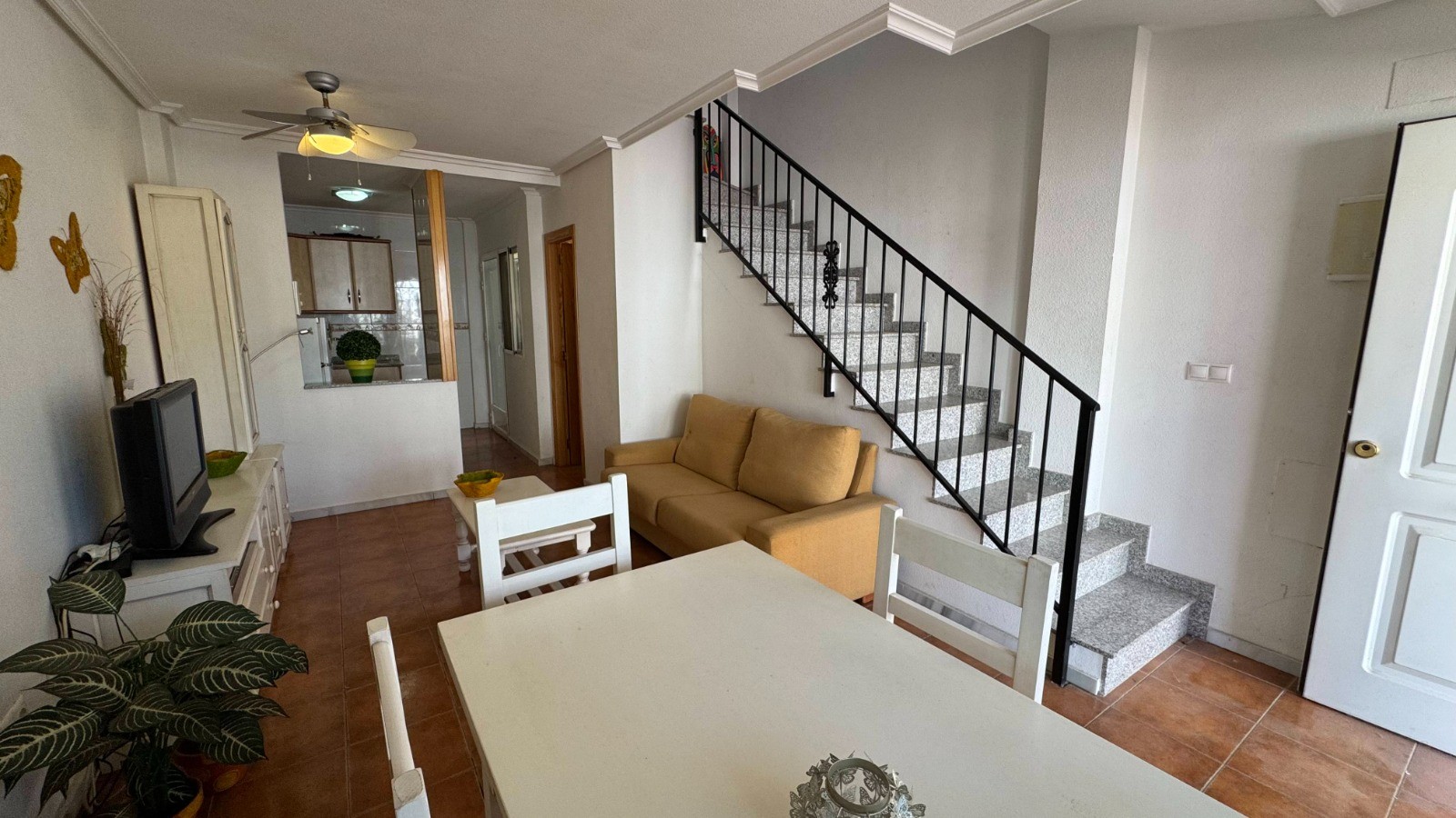 o_1j7eqem1n939kq957h1j09d673e