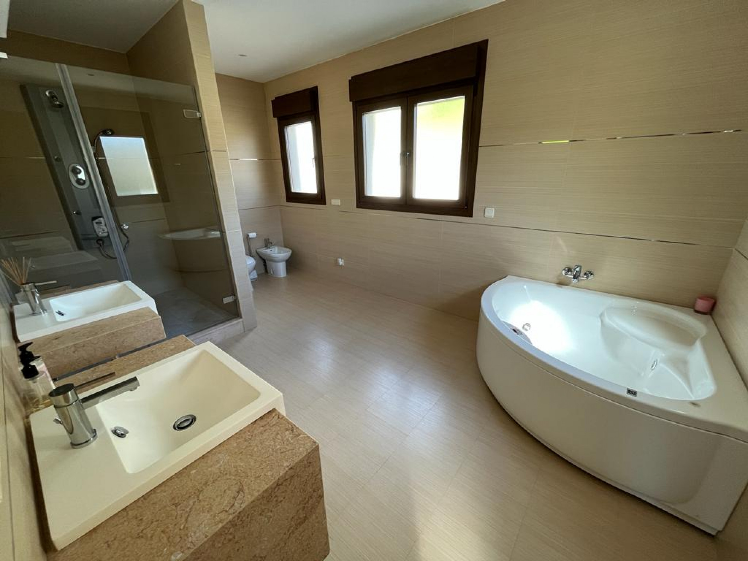 property_attachment_1j4mj550q2_20220426045542