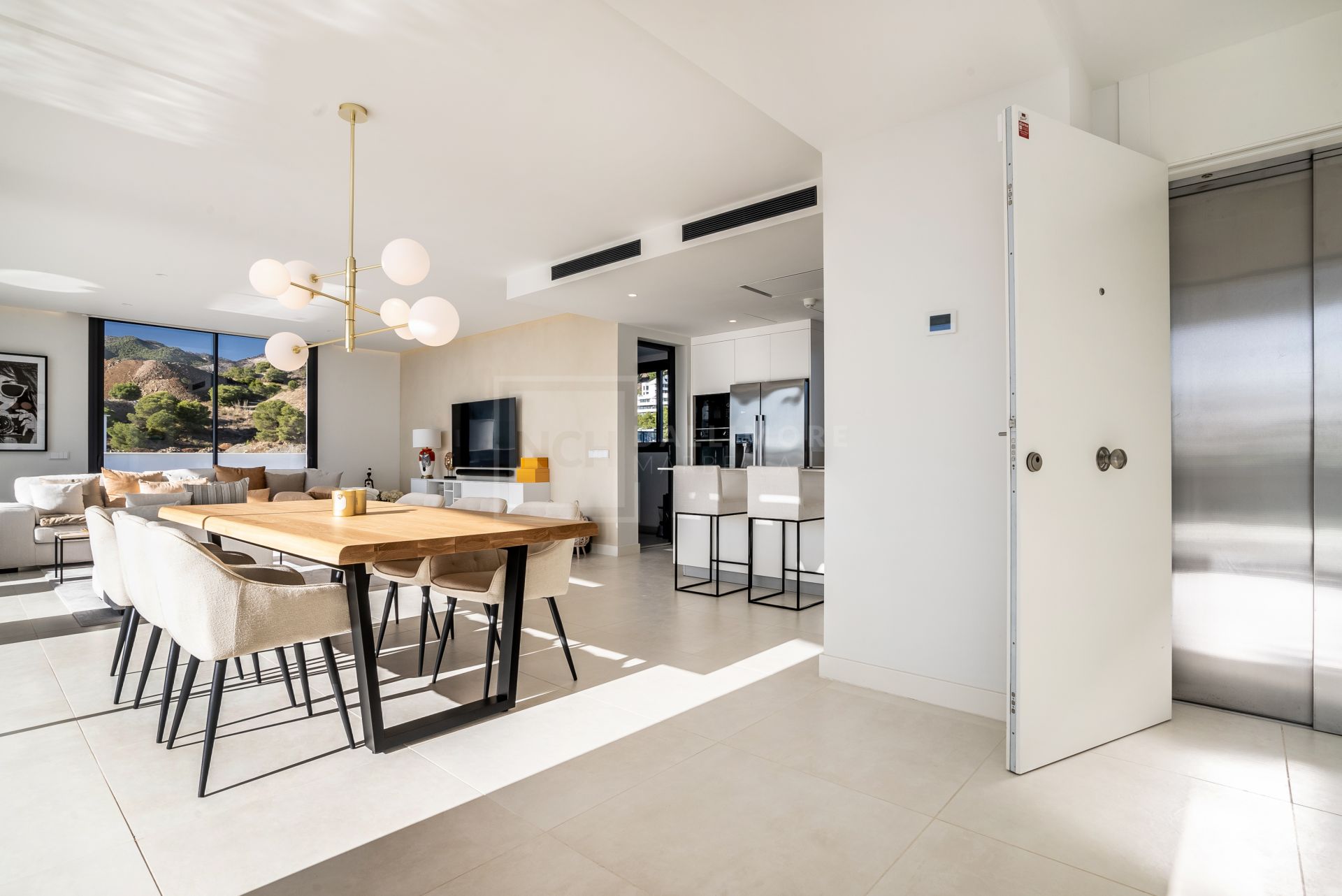 120a3e83-8d10-4292-be93-108ea70b2332