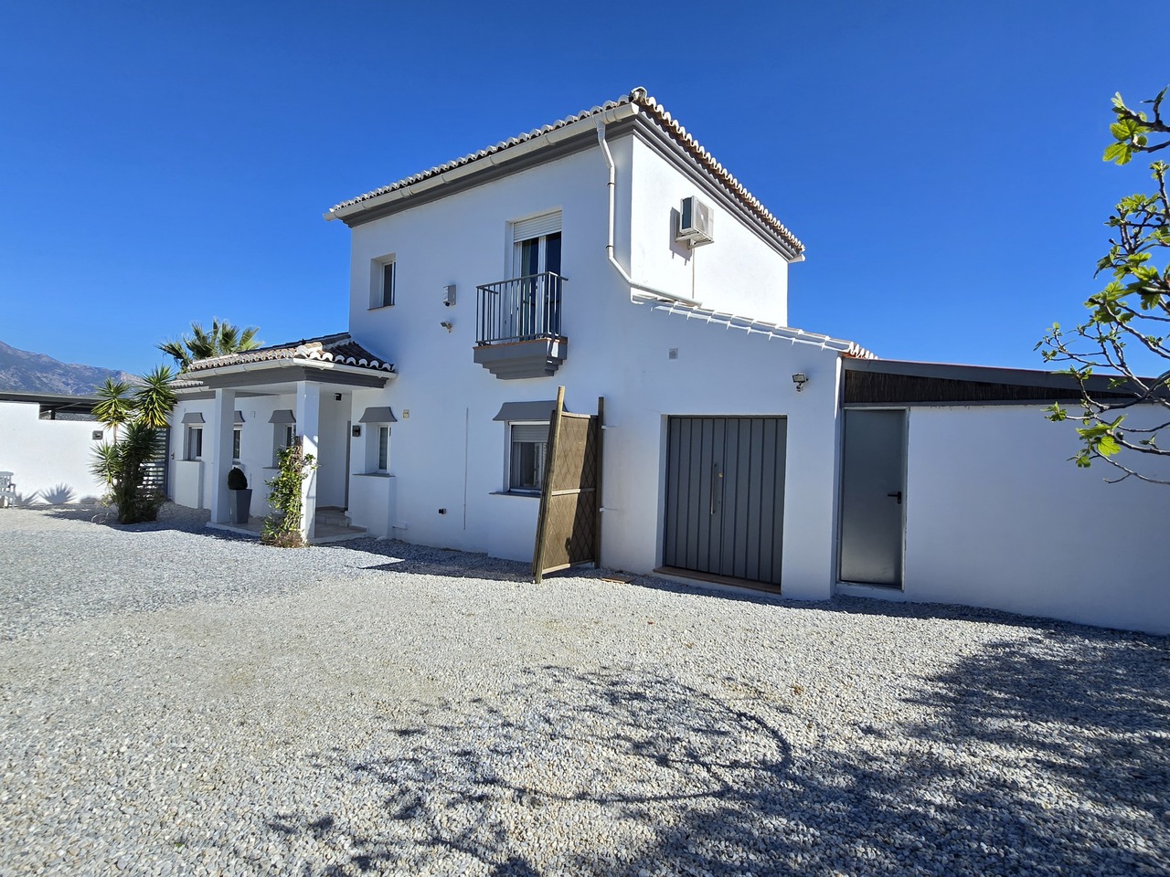 1351-villa-for-sale-in-vinuela-46600-large