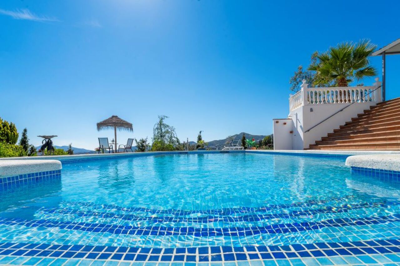 1351-villa-for-sale-in-vinuela-46831-large