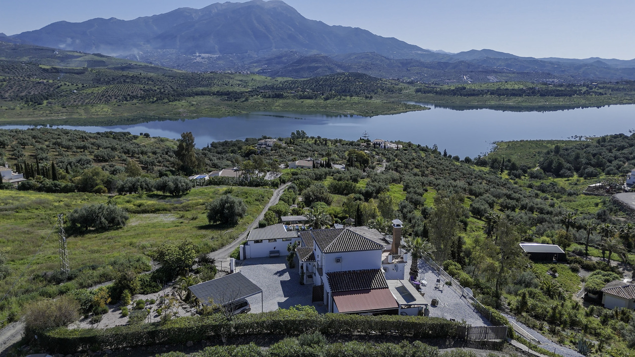 1351-villa-for-sale-in-vinuela-46848-large