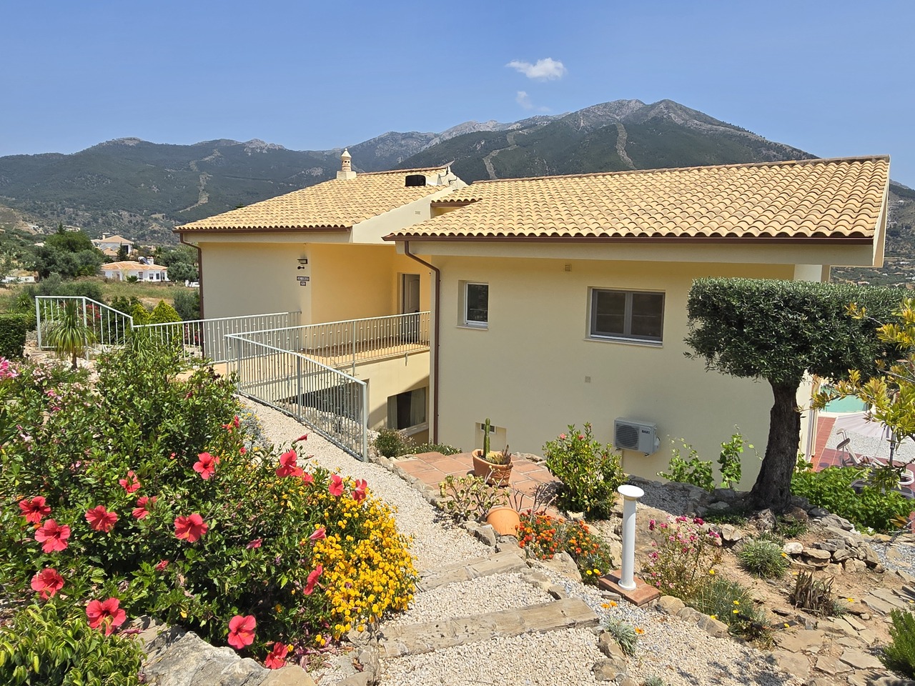 1366-villa-for-sale-in-alcaucin-47387-large