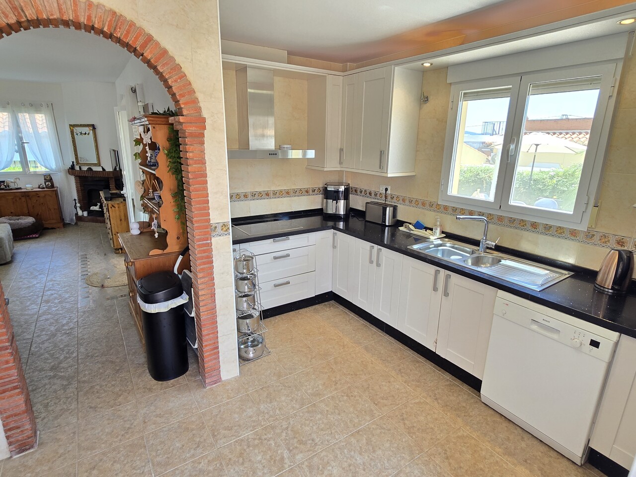 1371-villa-for-sale-in-alcaucin-48076-large