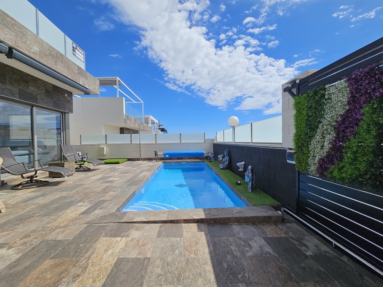 20250325_125458_xlarge