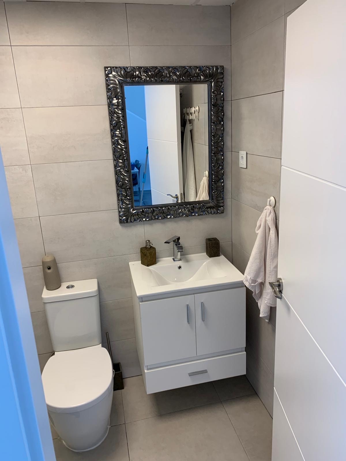 64bb9f65-0baa-48be-ad38-1f081e7e423d