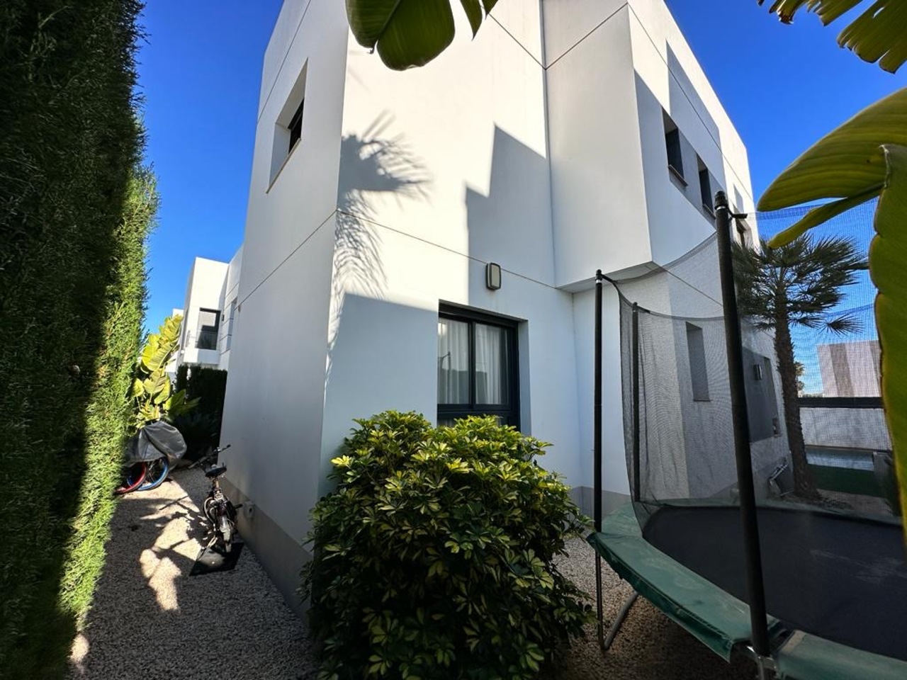 c94f3cc1-23f4-4381-951f-335f0c48de9a_xlarge