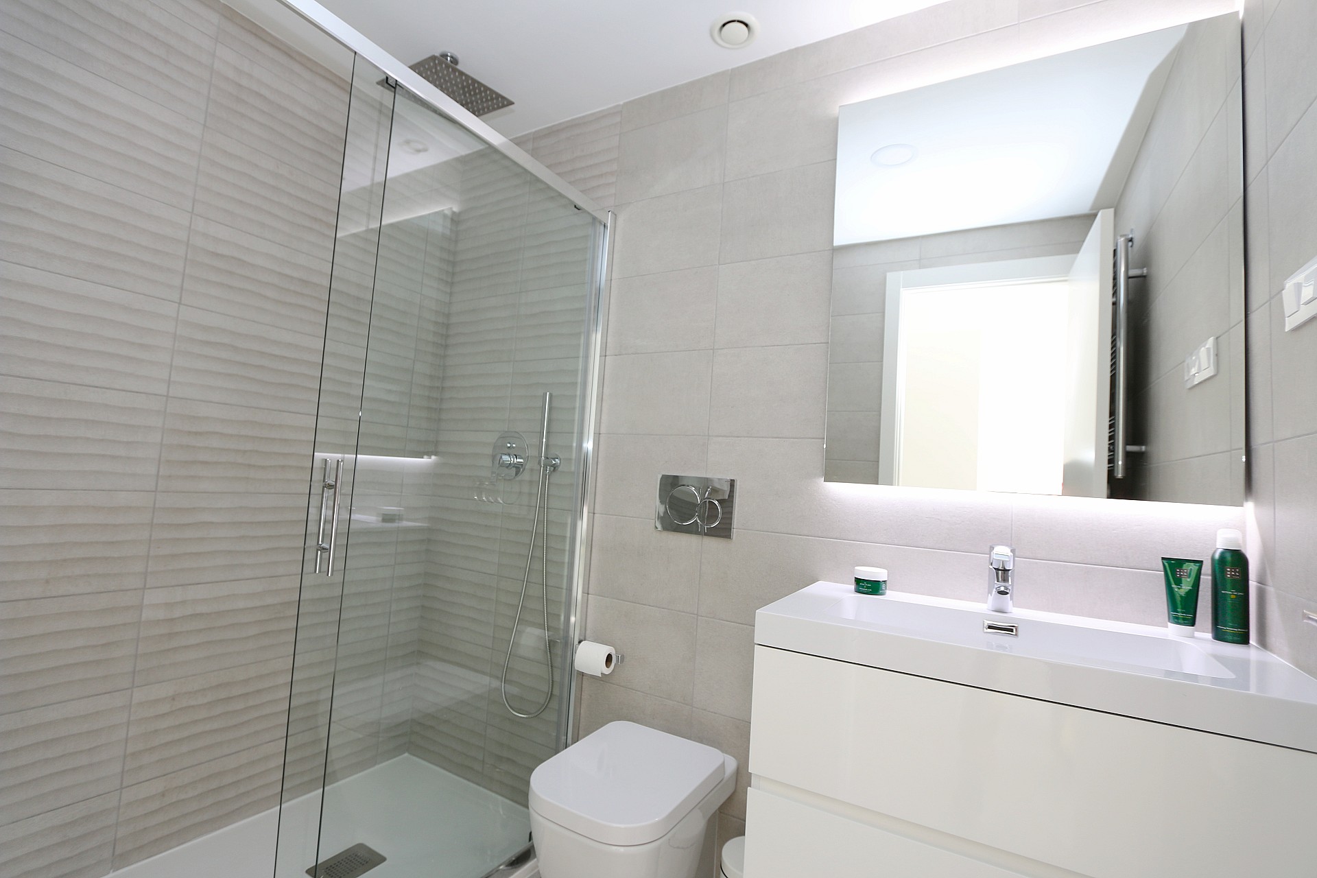 g_b8bpibgrcy3isawwahps