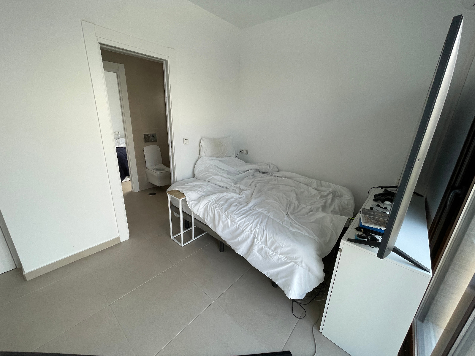 o_1hjsjk7odjinqph7io1s615o64e