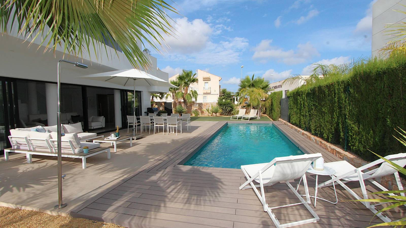 o_1ijdert8m11ju1pn11uor1i1f1a3q27