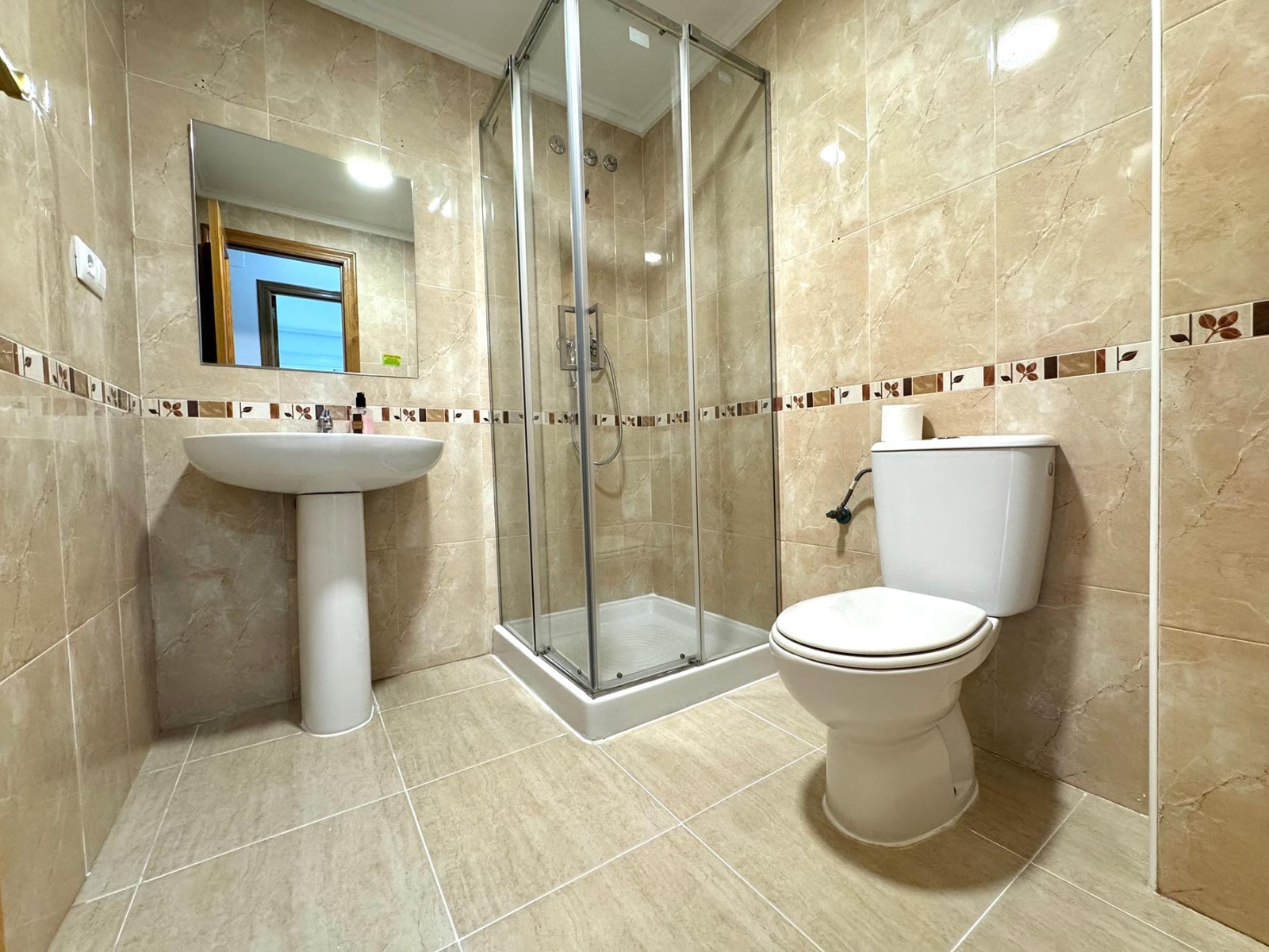 o_1im85677b171q1u6f10hj5v81r9v27