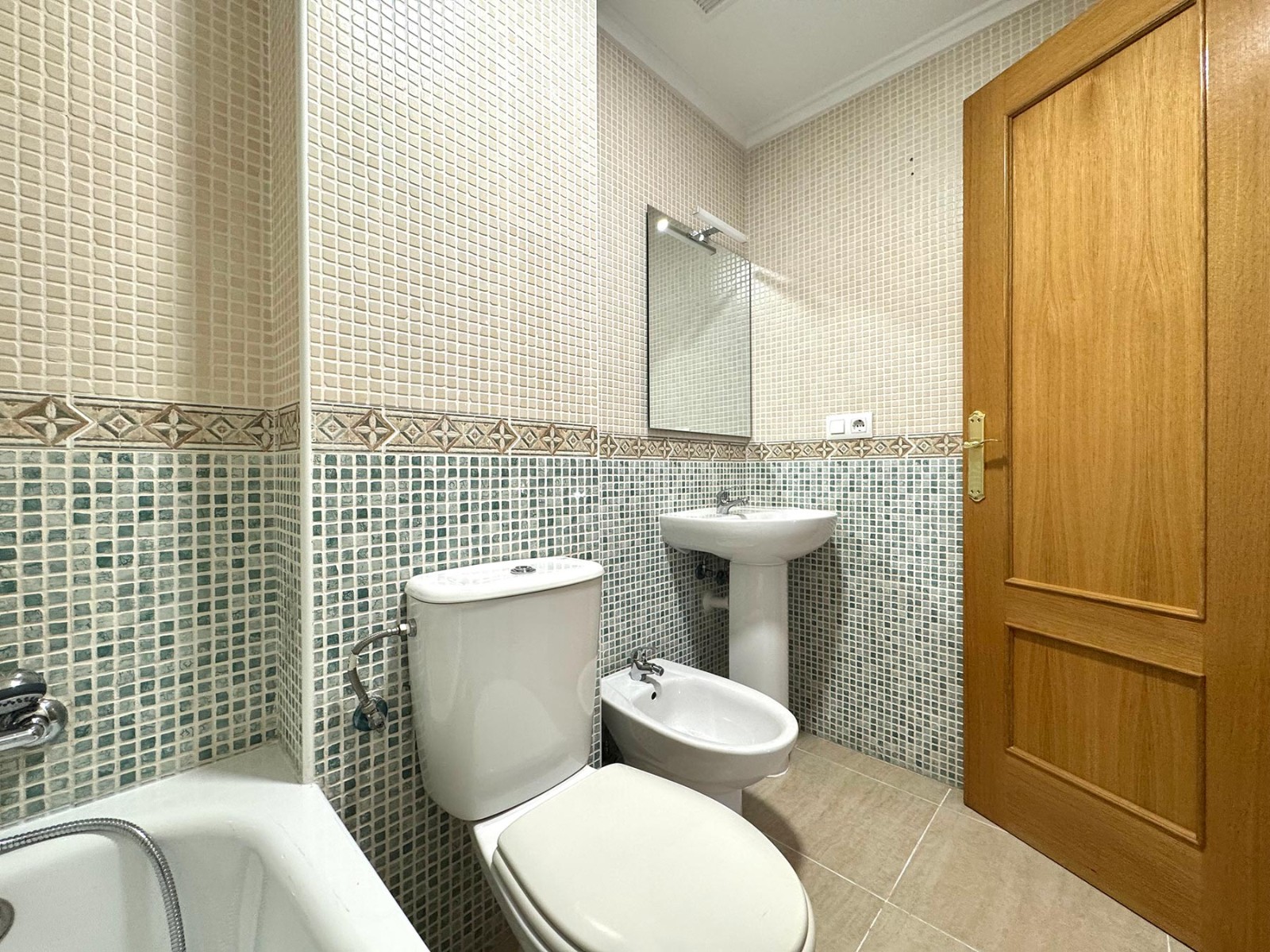 o_1im85677bvne1n4c1s2ecah1e8625