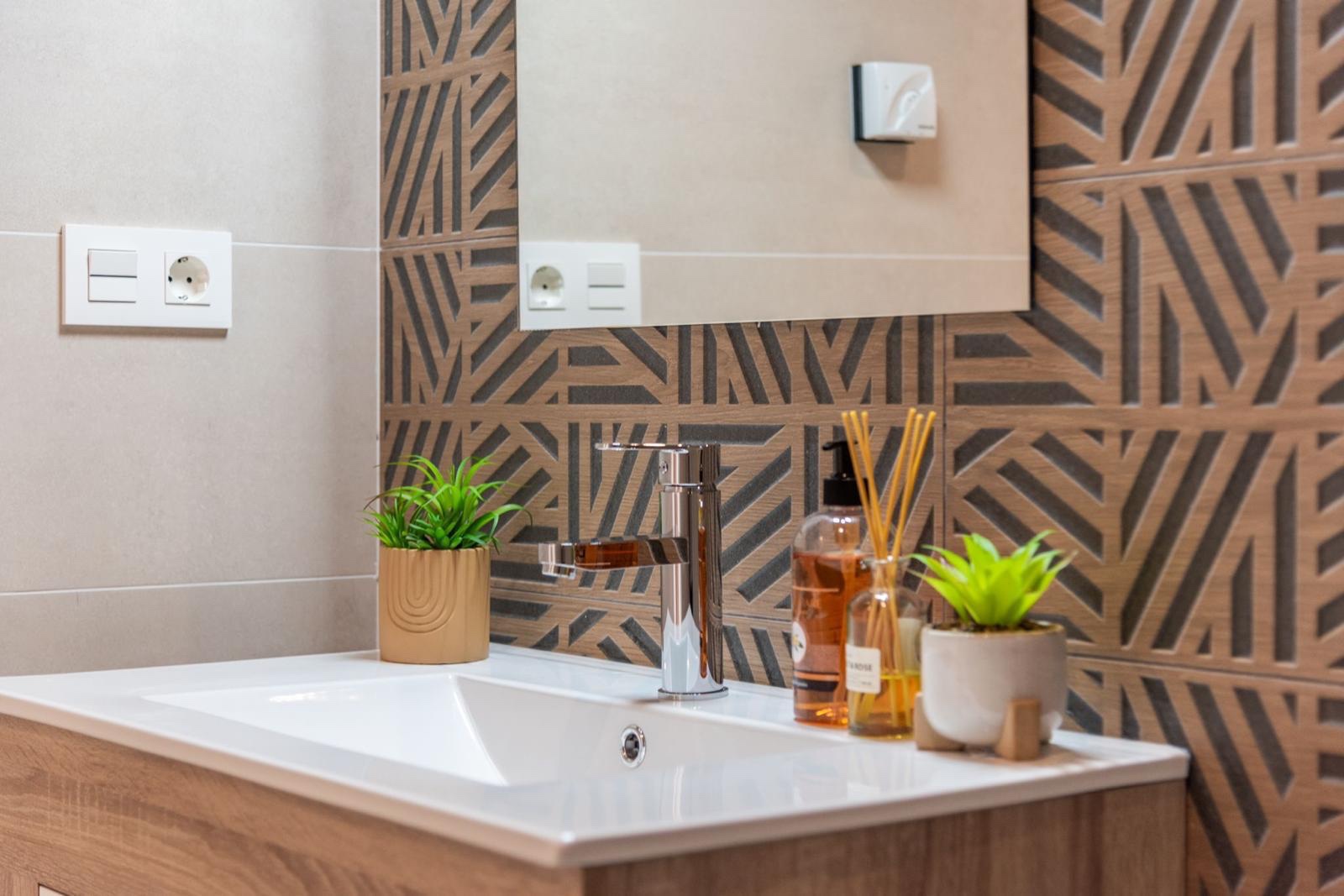 o_1imnjef3t1s1jd951ors2r91rcl37