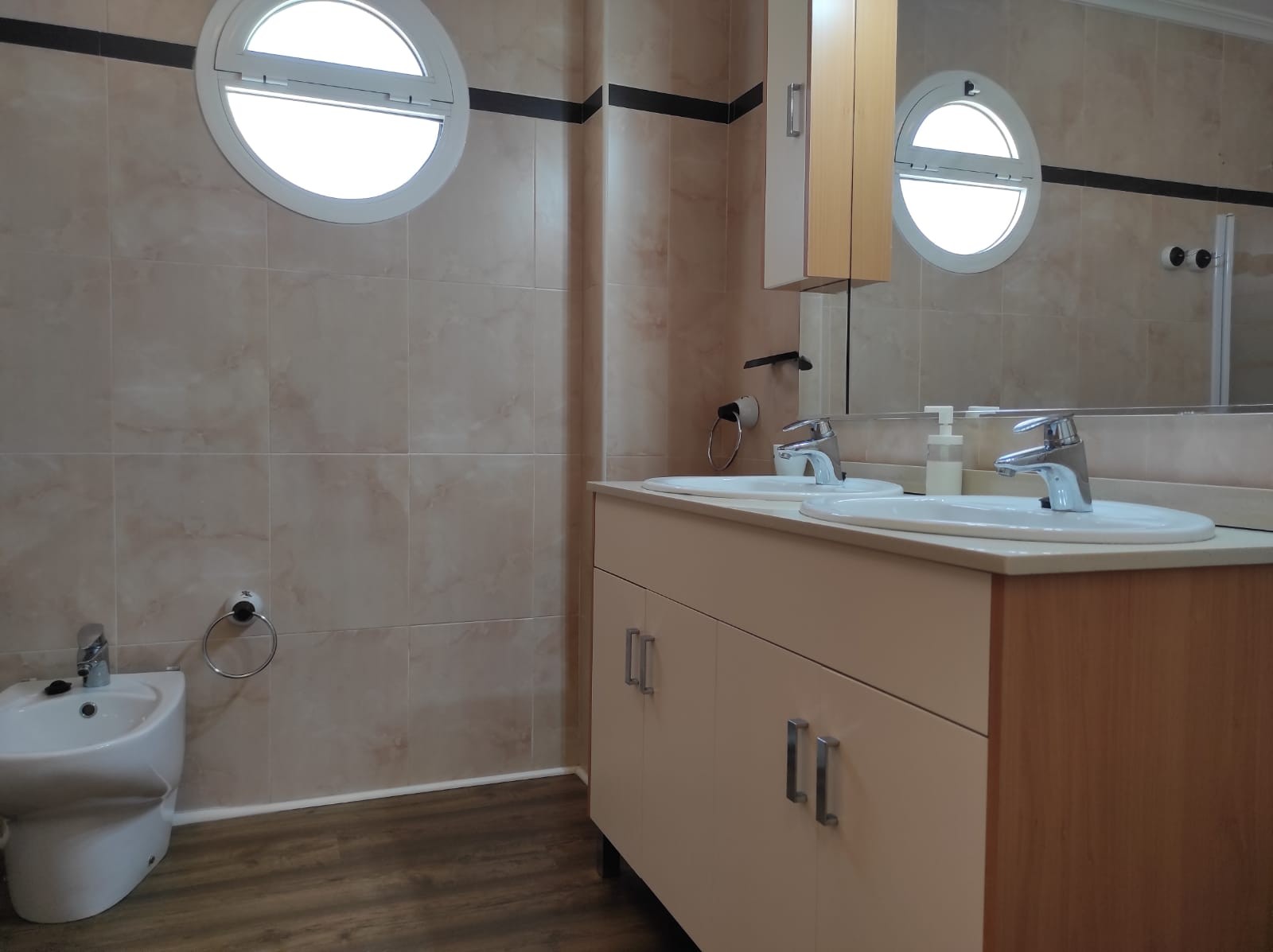 o_1imt49b546alata1sorrro40n2e