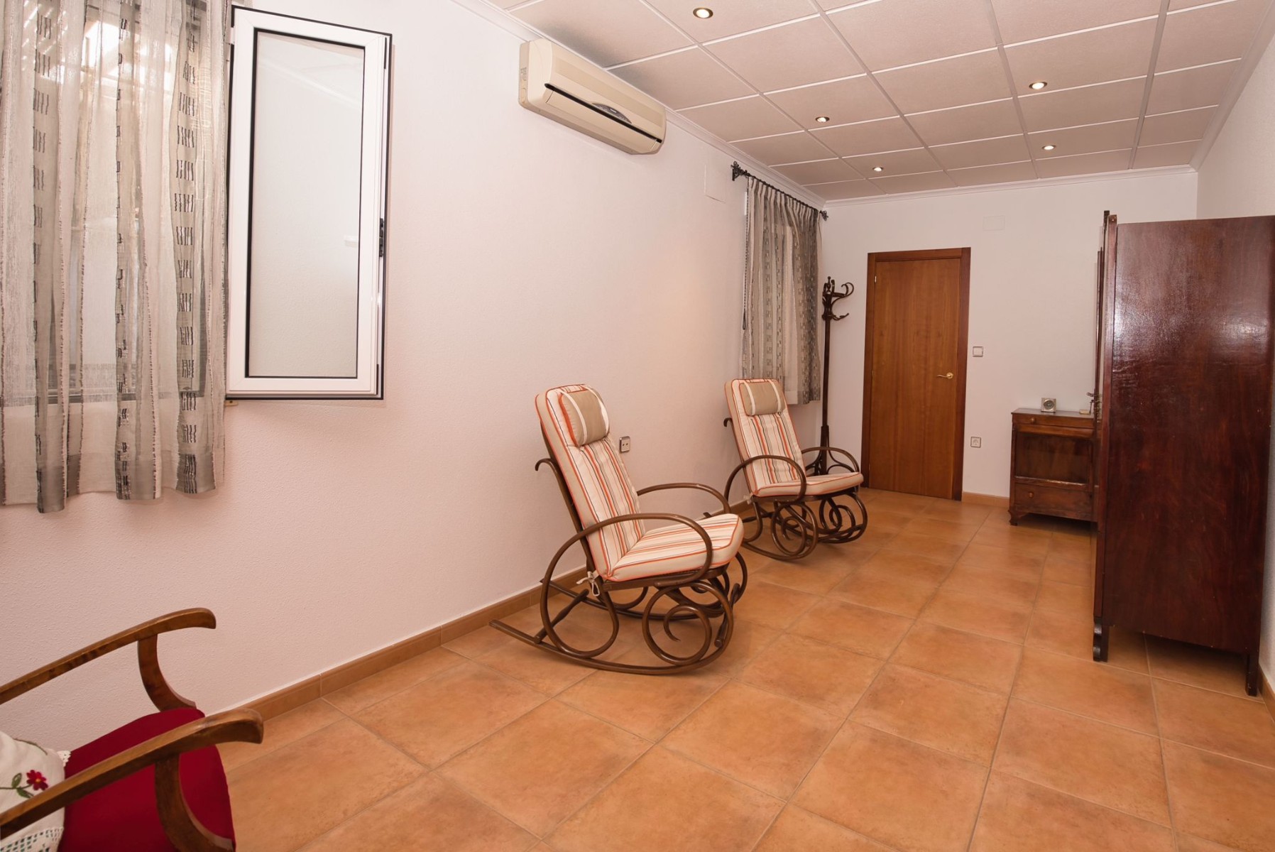 o_1is6earj4144ro7v9b41s6nkv26