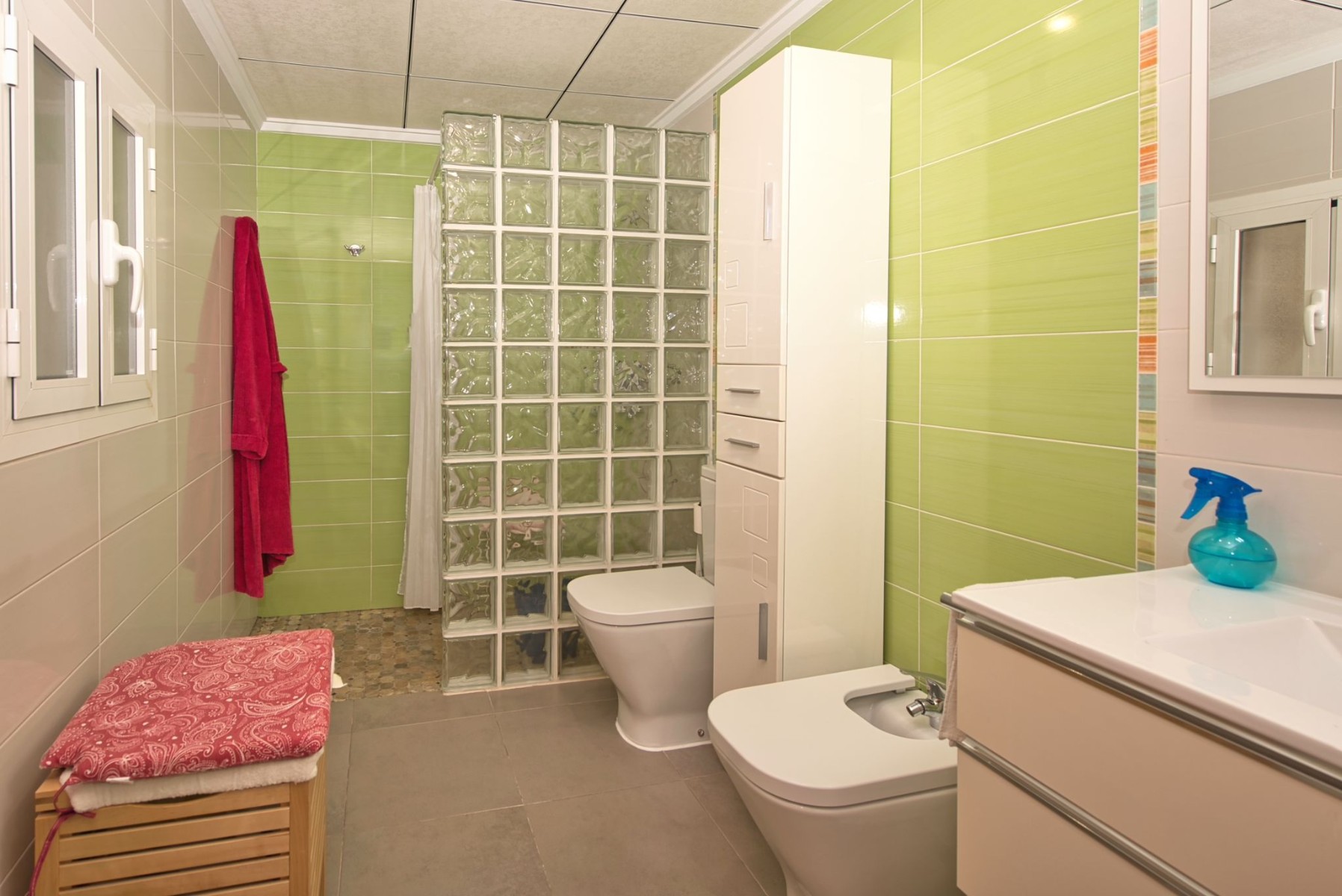 o_1is6earj51mi9bp11tmo1itrr2n2k