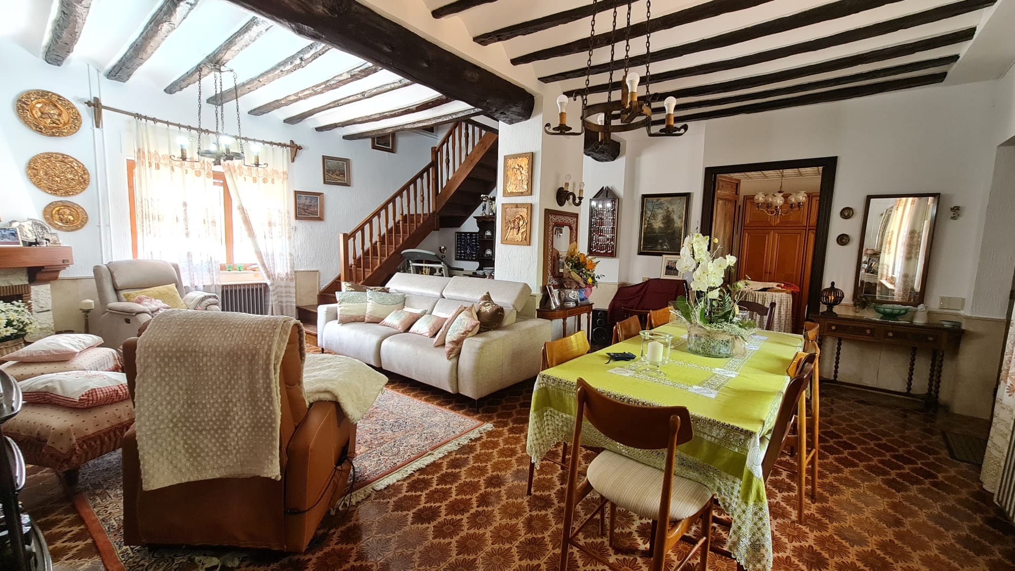 o_1istbrkqh1167edm19jnp2lk1746