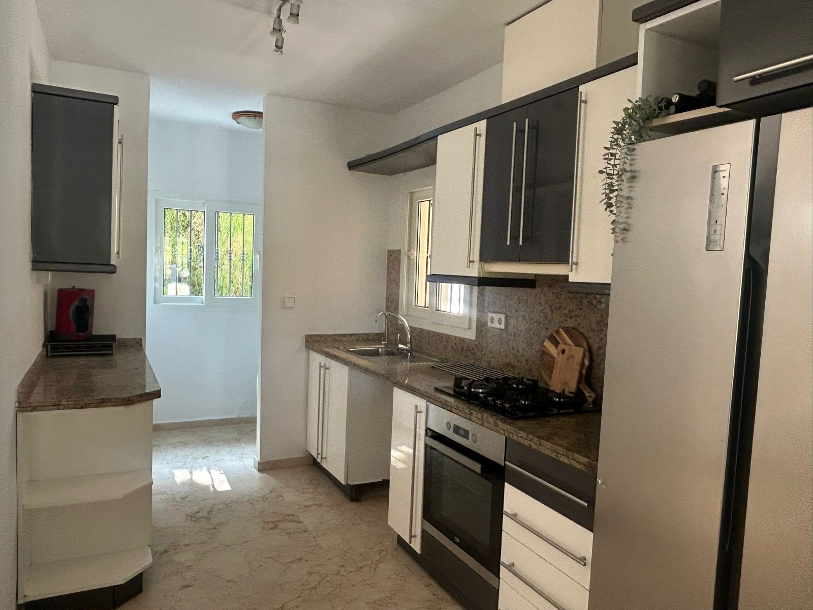 o_1itsns62bc6rrum1pf9fna1v312q