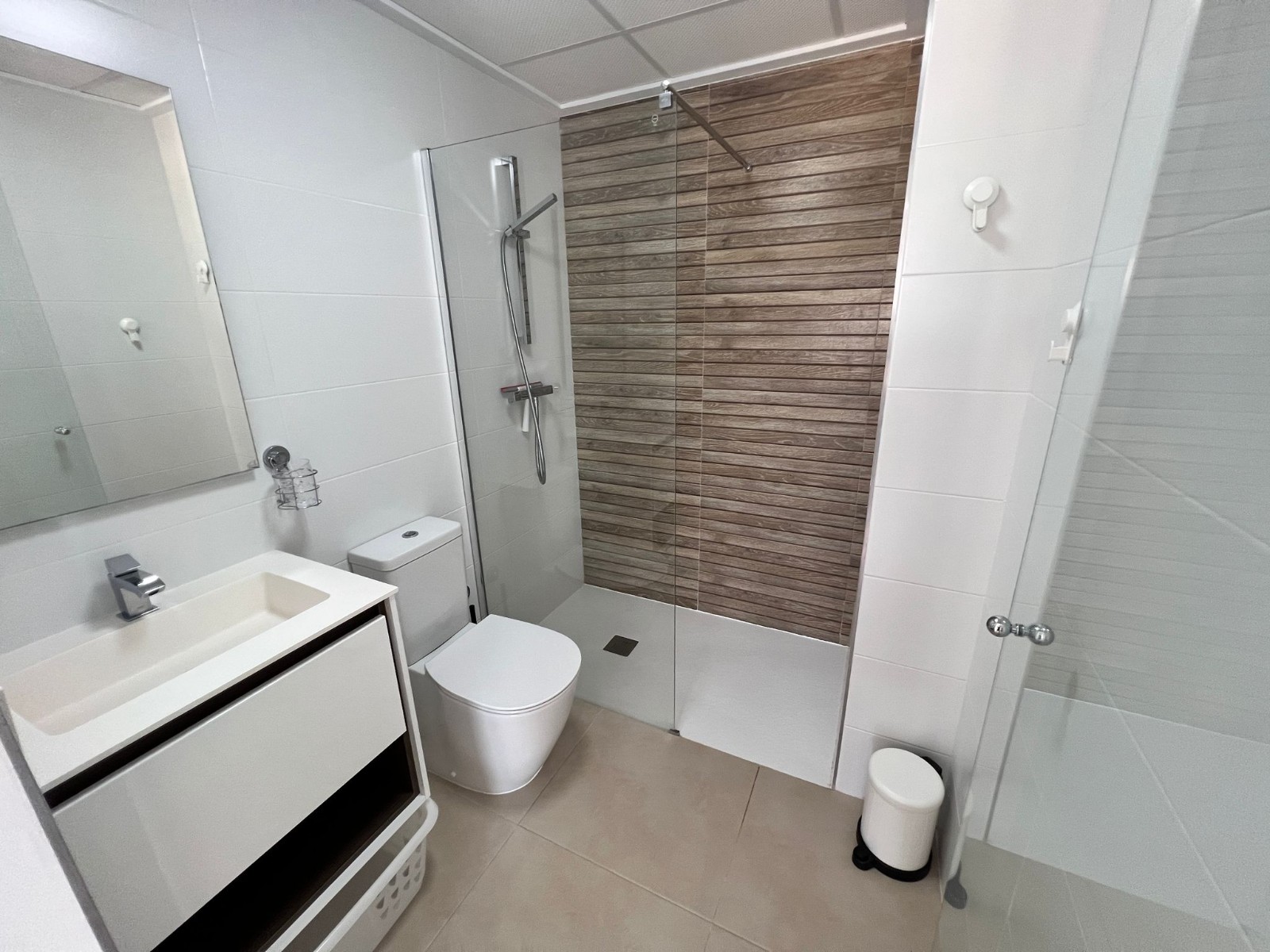 o_1iujk49bf16rigd2bte11g8qq52b