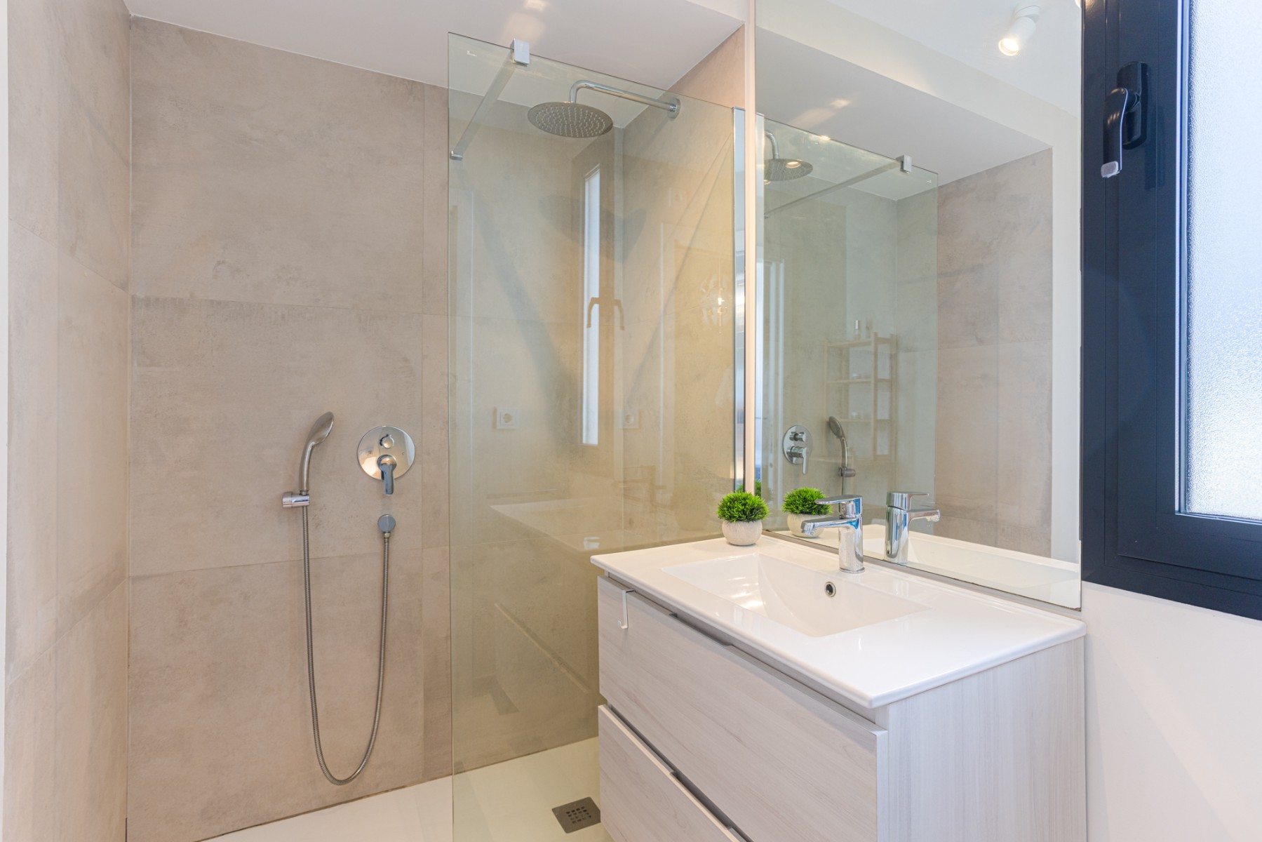 o_1j09q5tnm1o1ko2uvto1lu1jgs3b