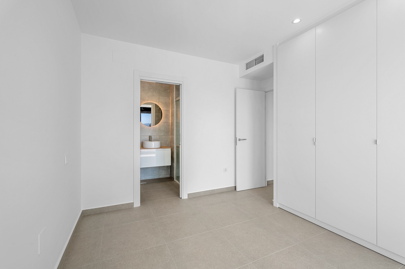 o_1j0recvev1ldq1c0d1hnngvj1ogr2e